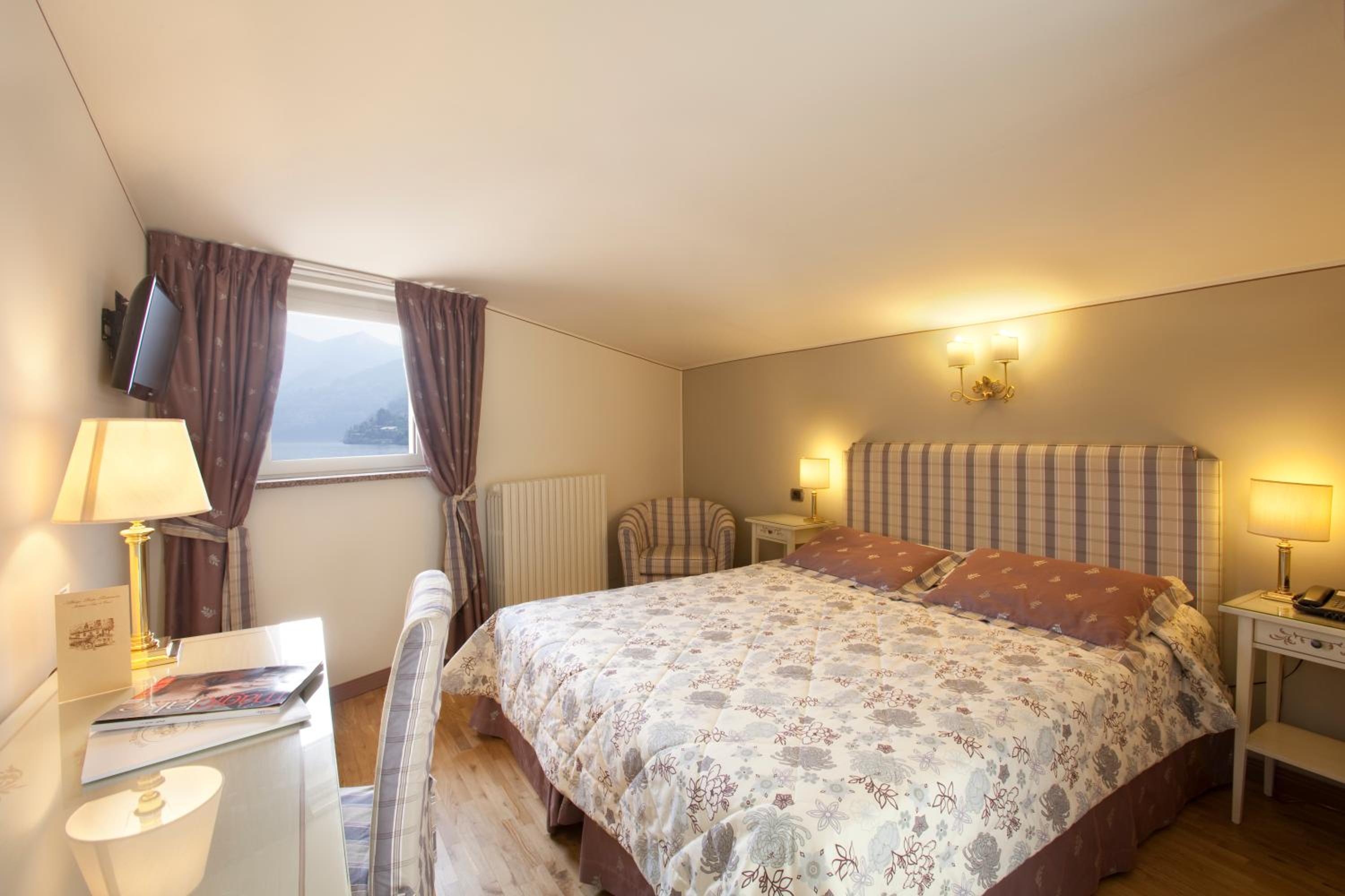 Double Room with Lake View