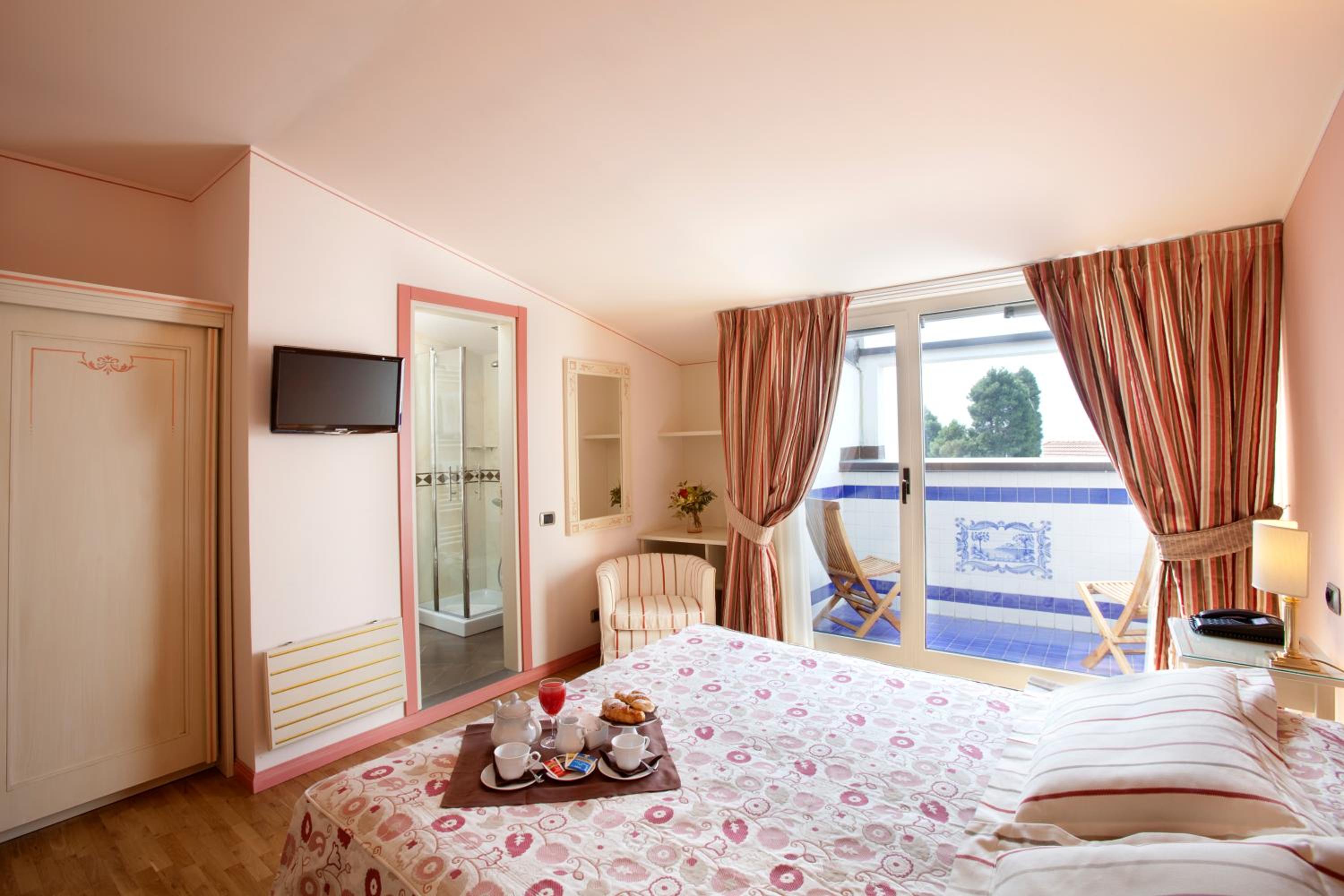 Double Room with Lake View