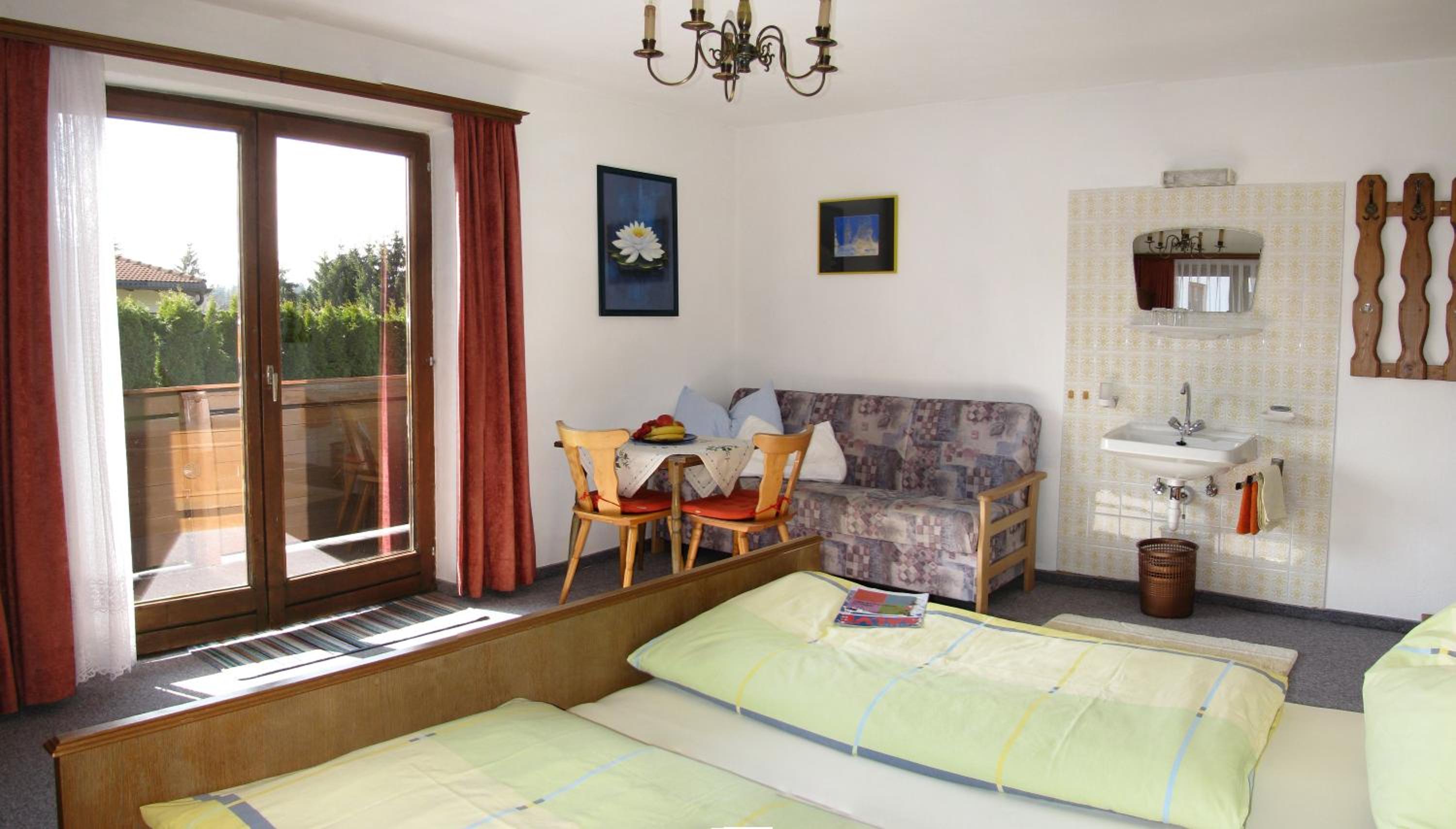 Triple Room with Shared Bathroom photo 3