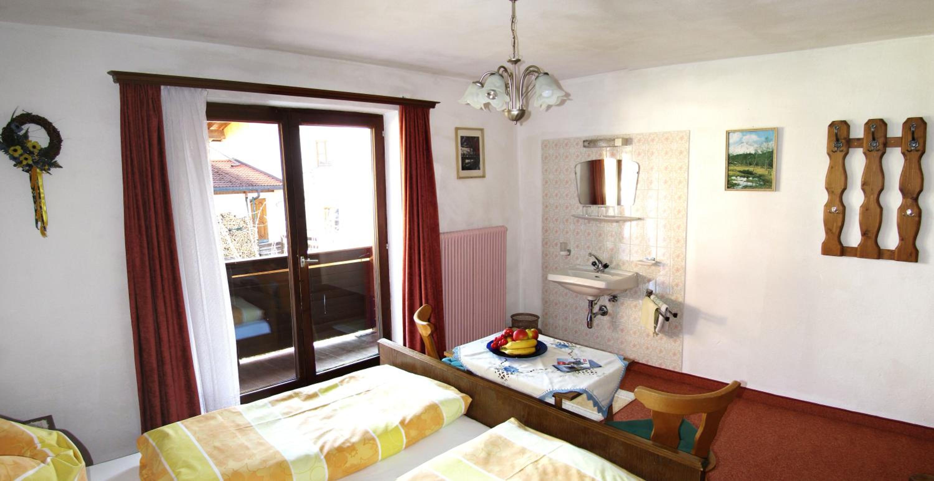 Double Room with Shared Bathroom photo 1