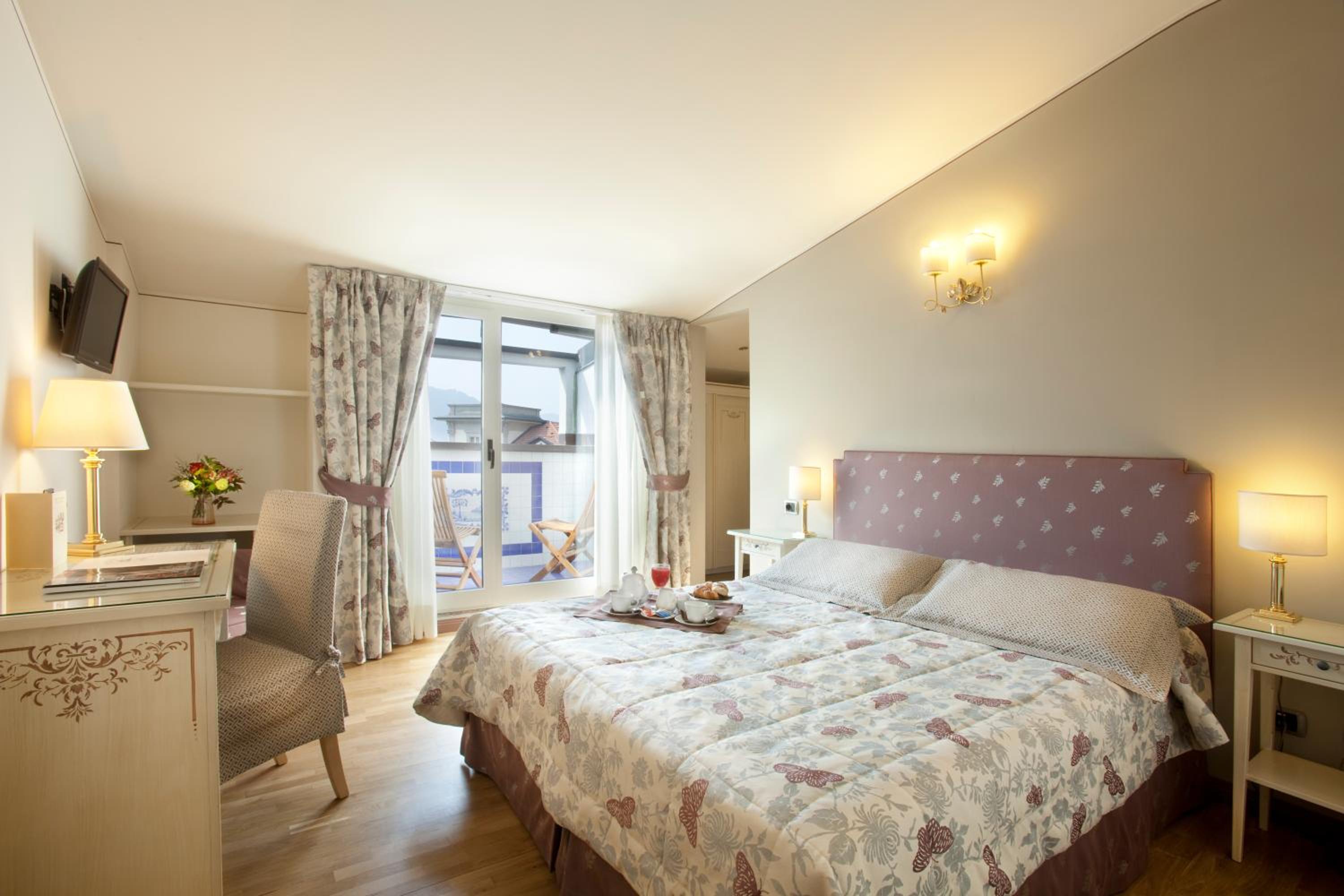 Double Room with Lake View