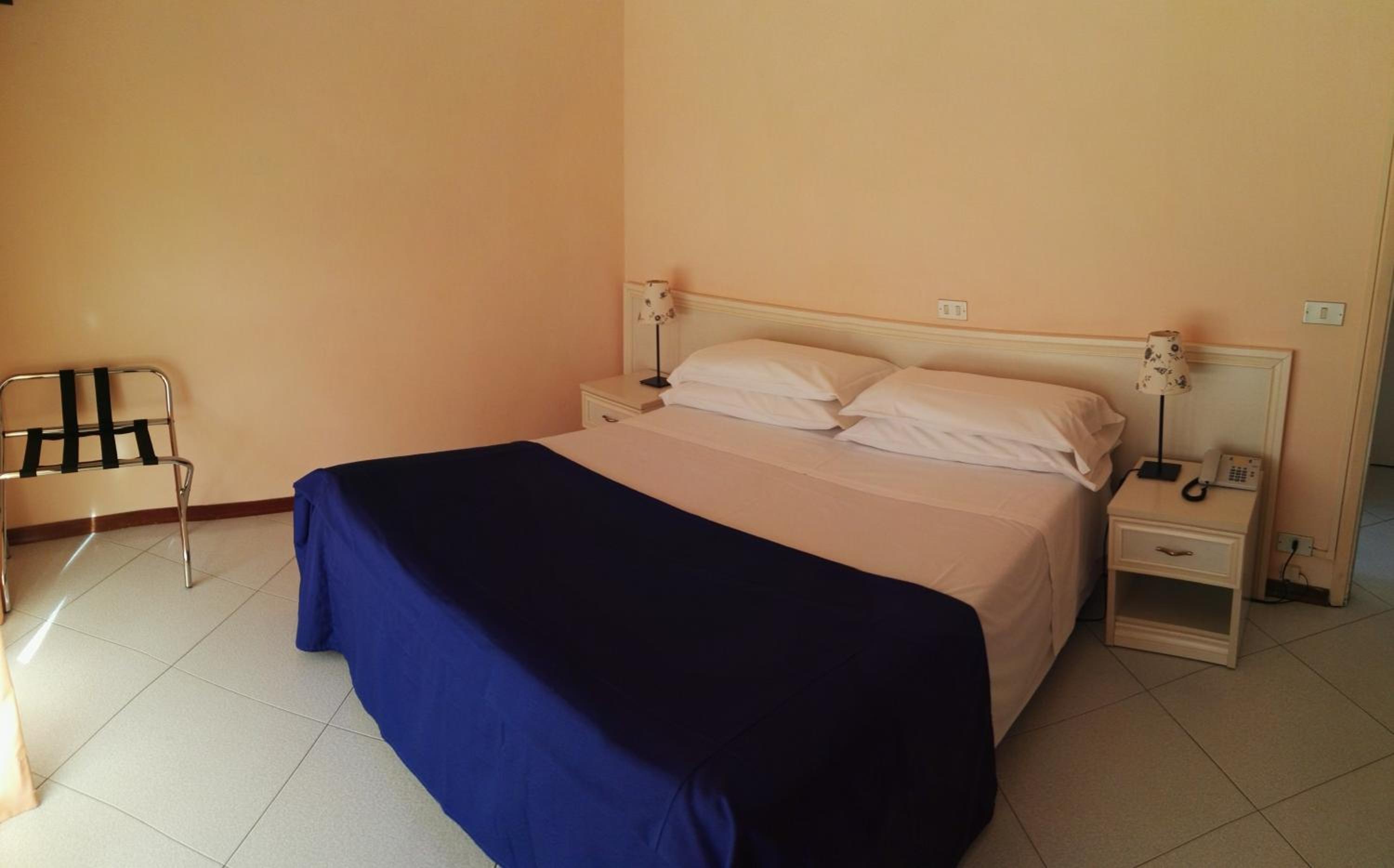 Double Room with Balcony - Photo 3