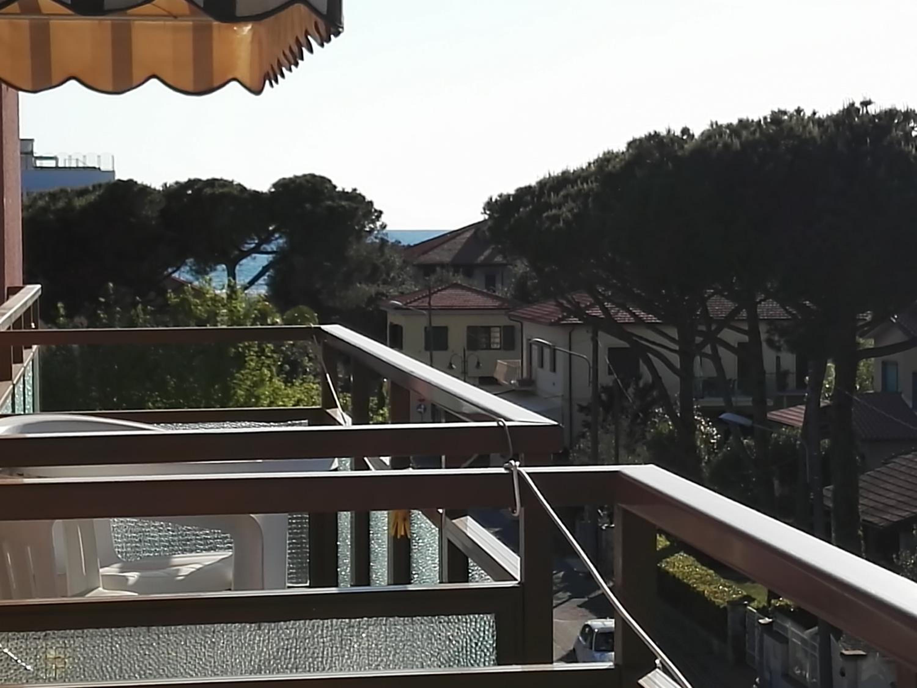 Double Room with Balcony - Photo 13