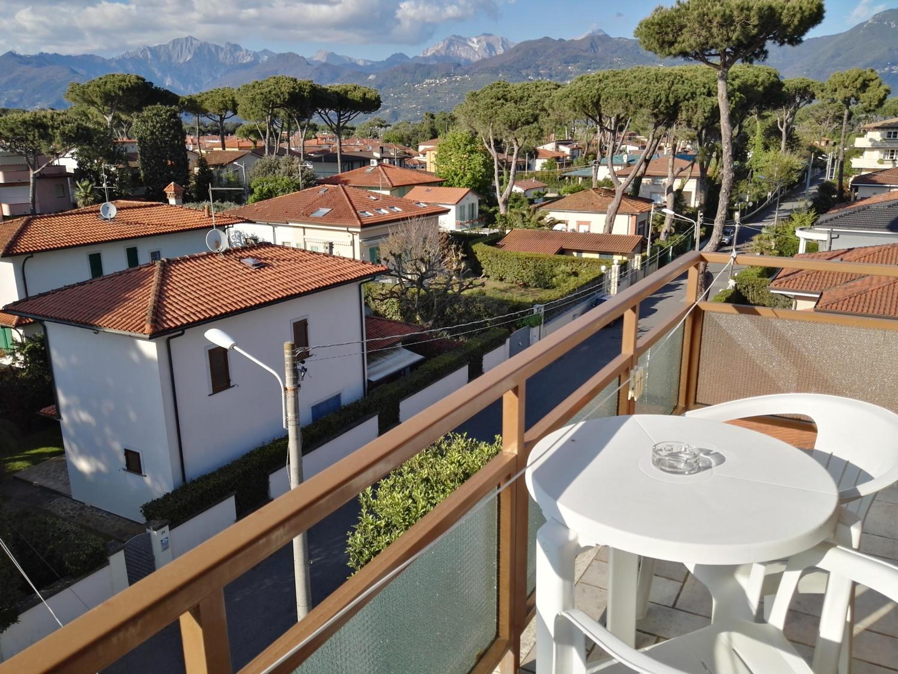 Double Room with Balcony - Photo 4
