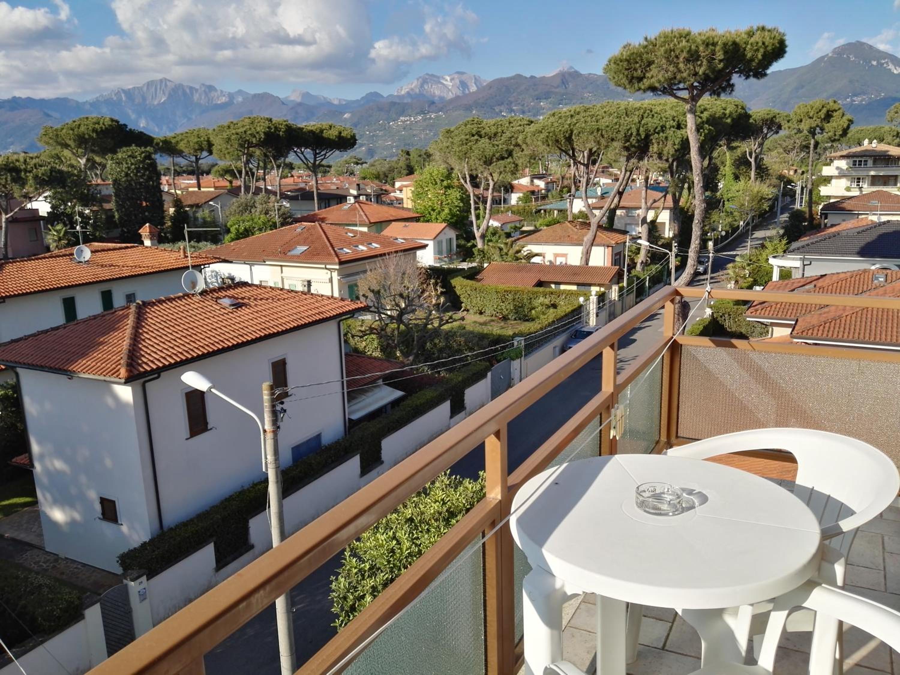Double Room with Balcony - Photo 16