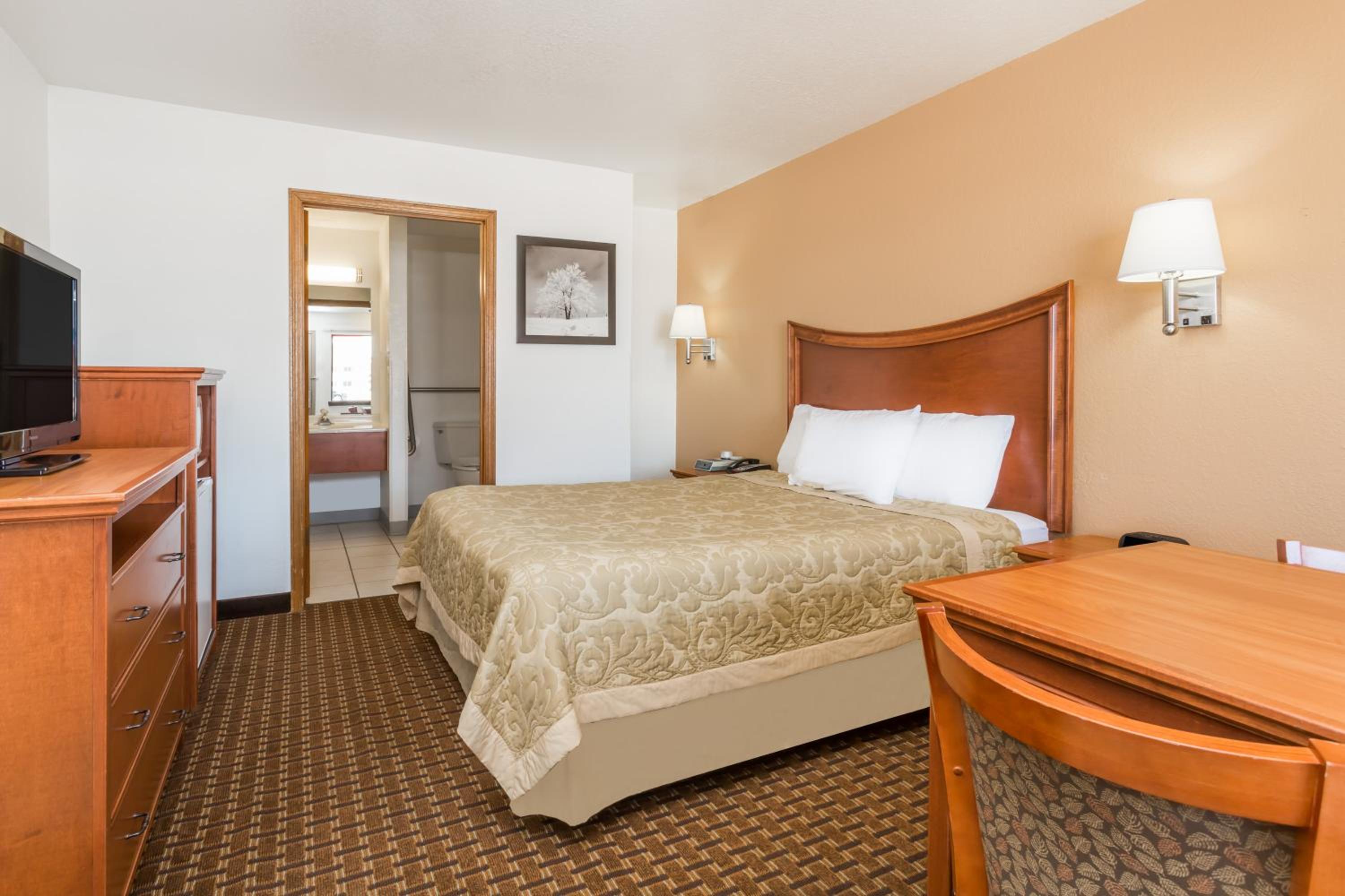 Queen Room - Disability Access/Non-Smoking photo 1