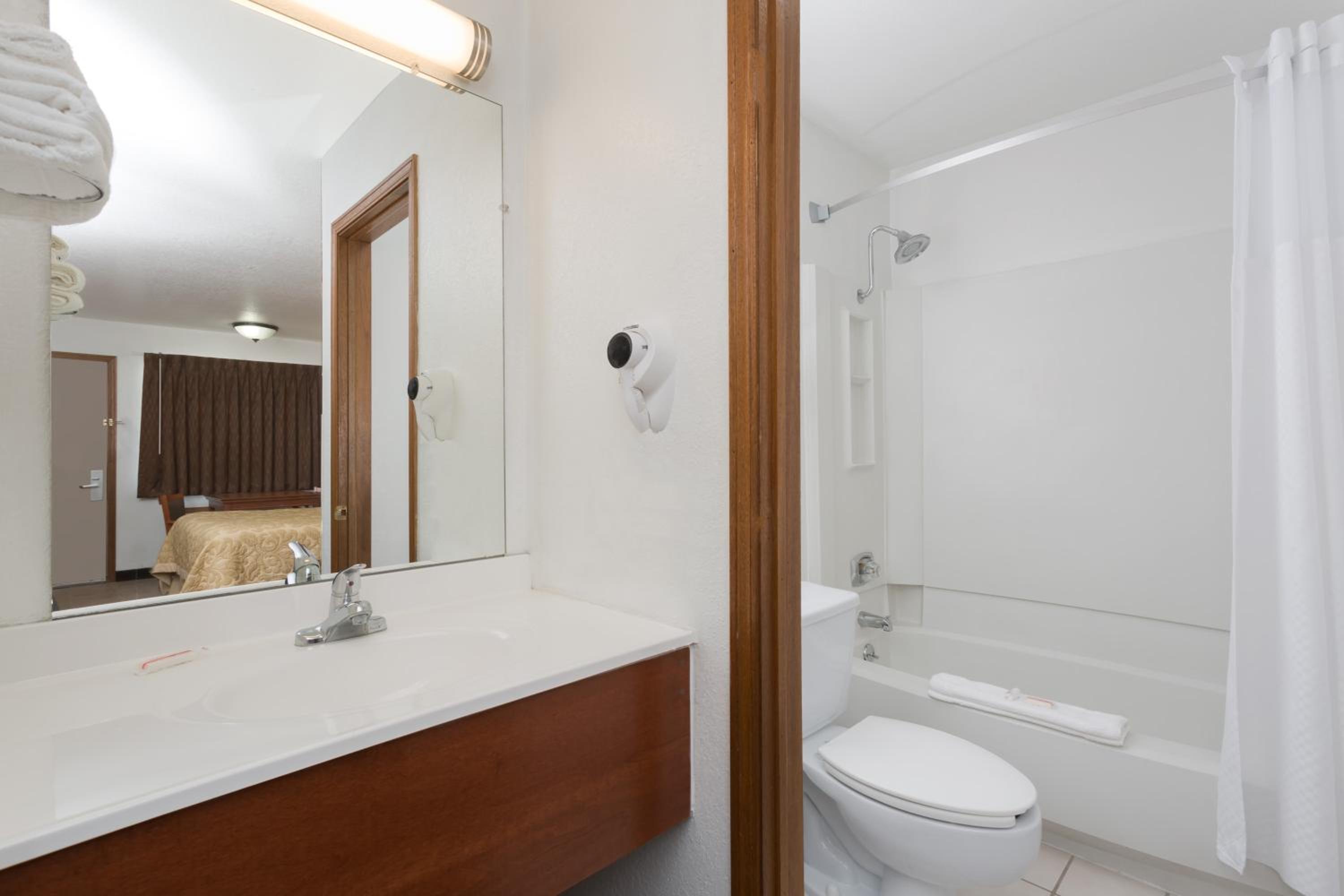 King Room - Non-Smoking photo 3