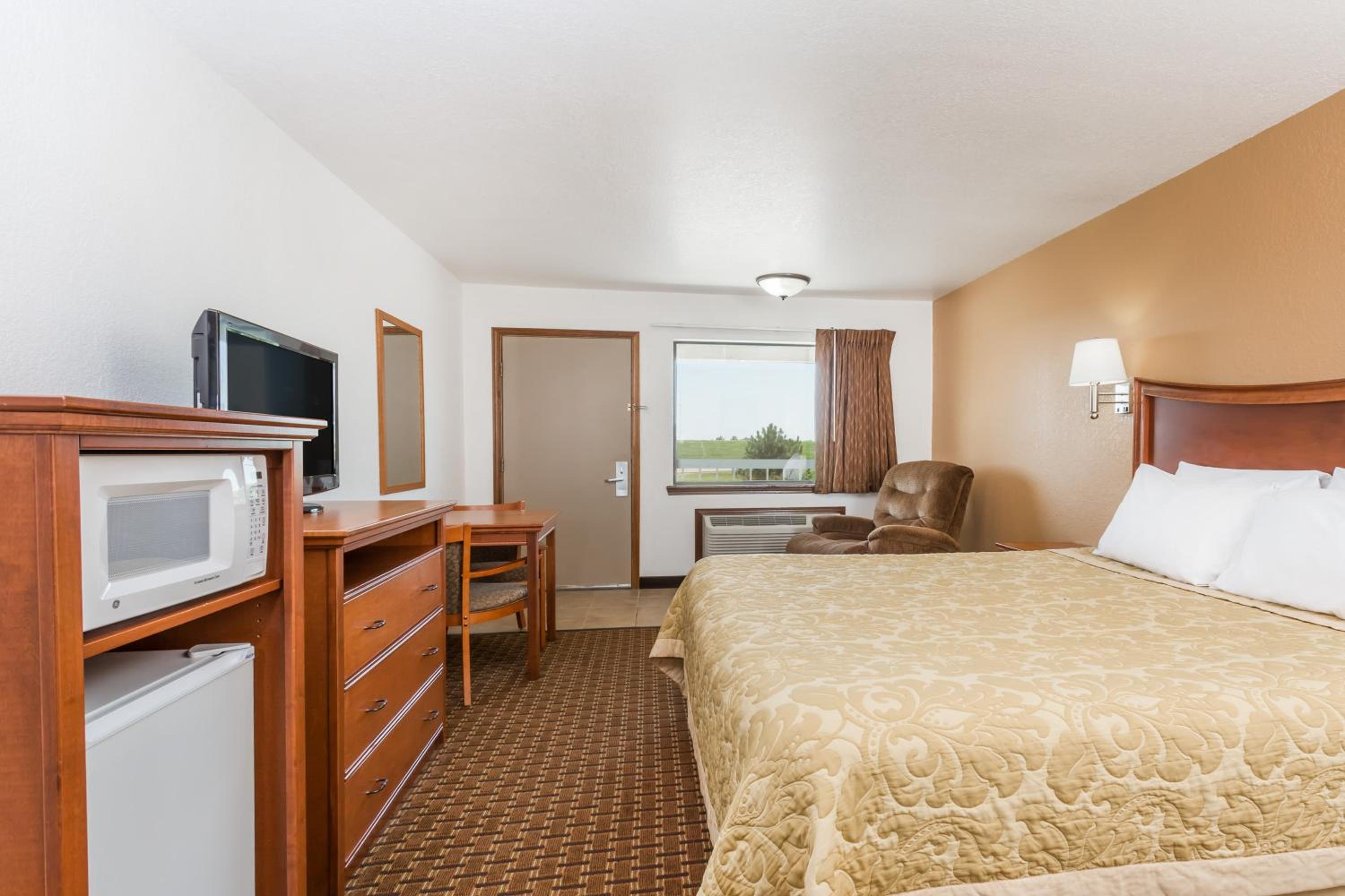 King Room - Non-Smoking photo 2