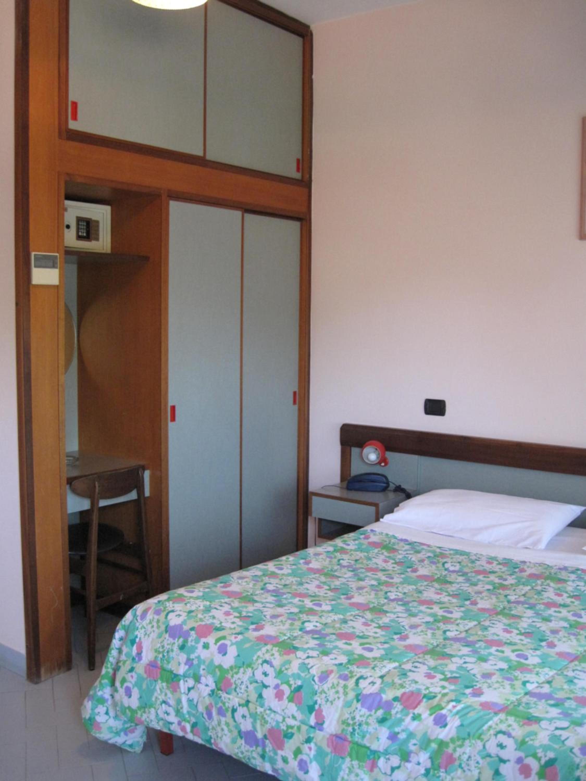 Double Room with Balcony - Photo 6