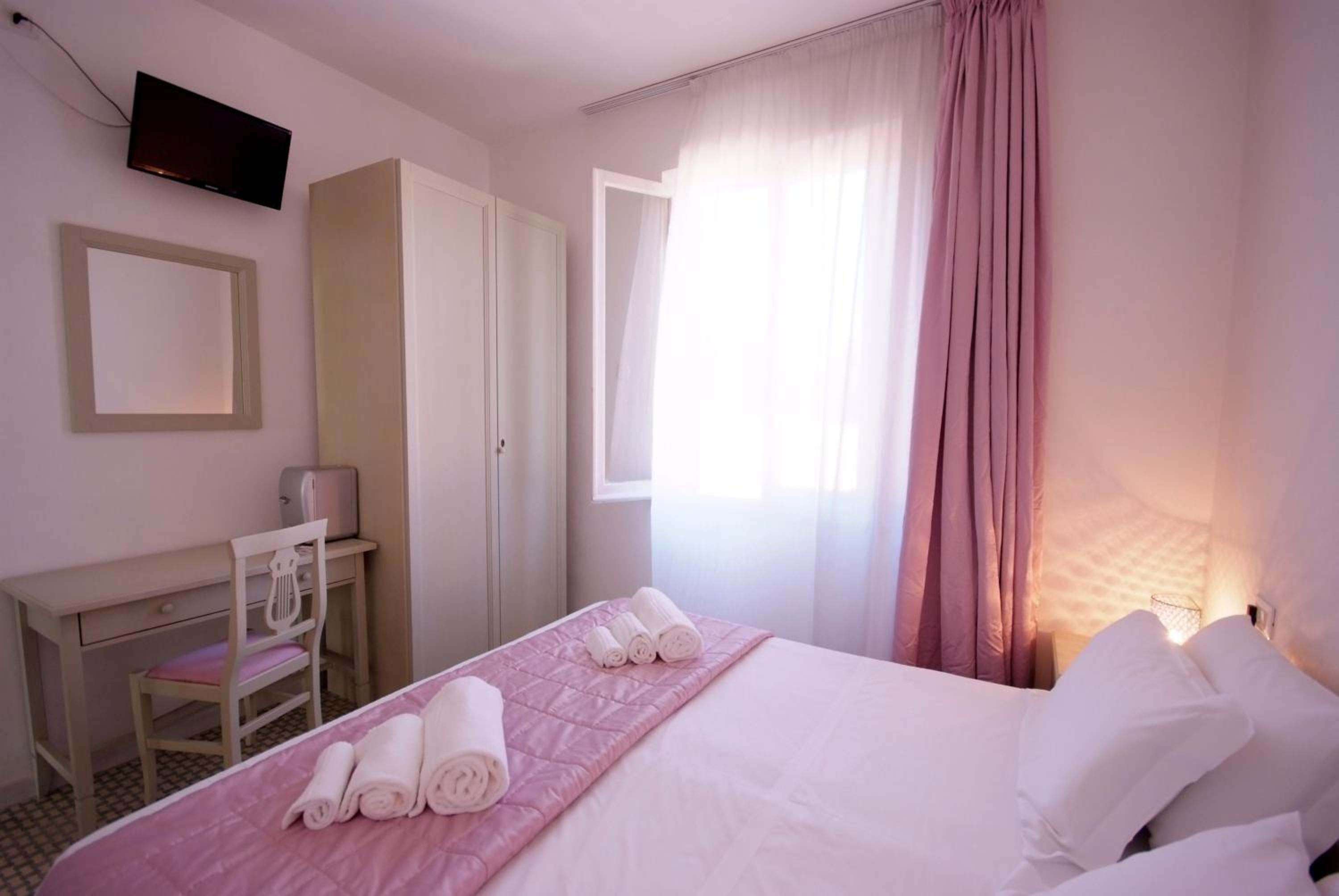 Double Room - Photo 1