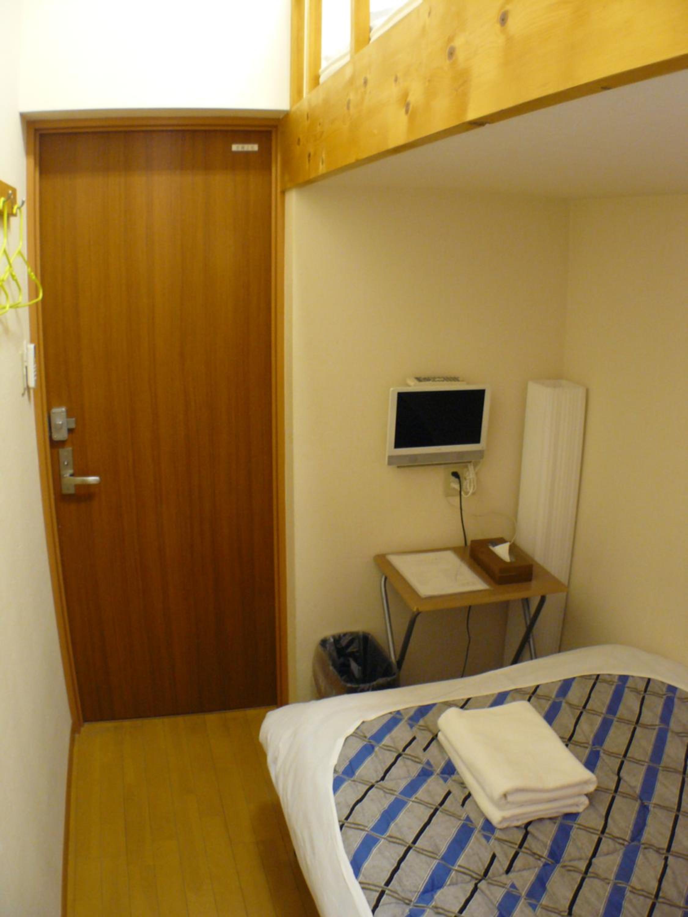 Twin Room with Shared Bathroom photo 2