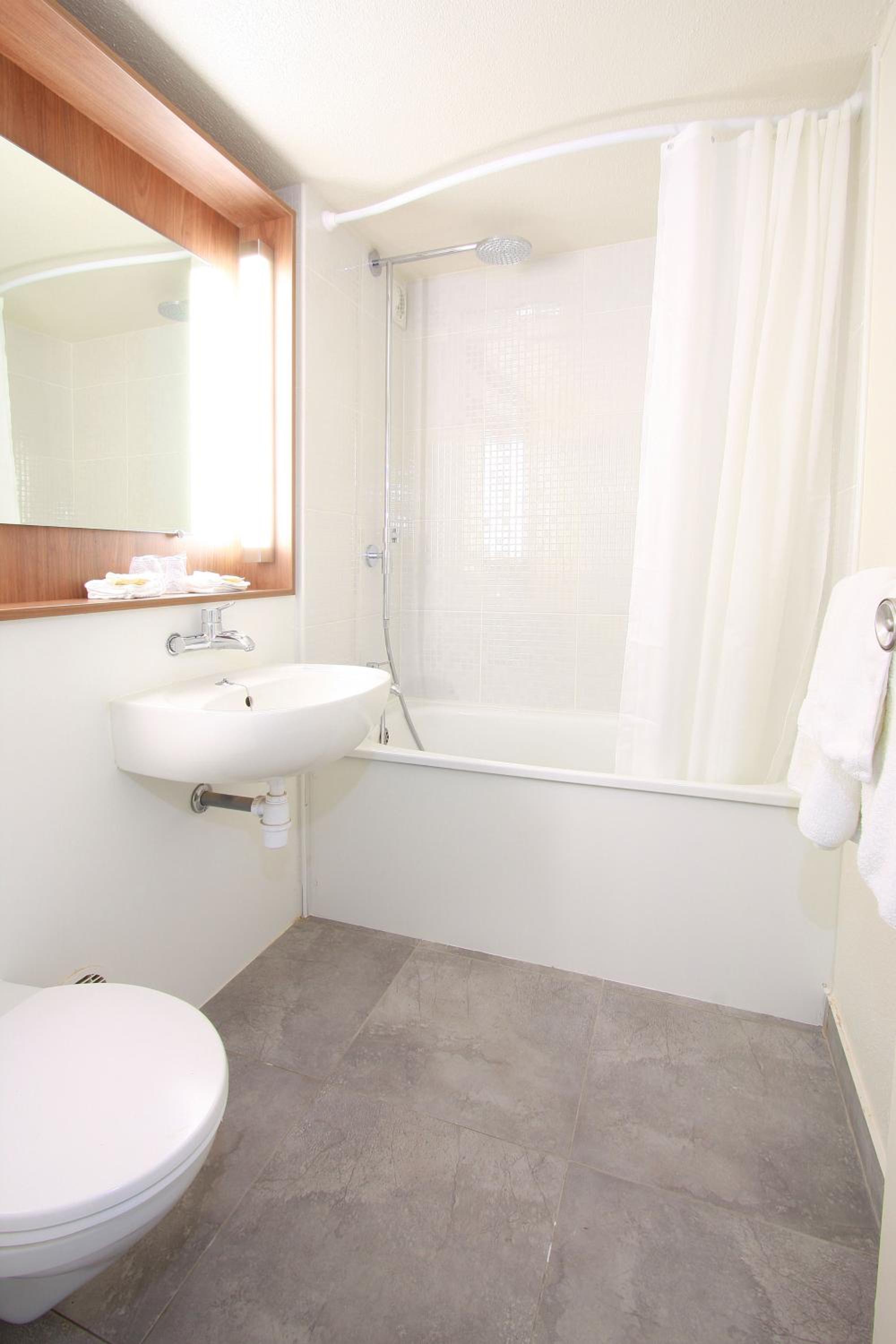 Standard Double Room - Photo 3