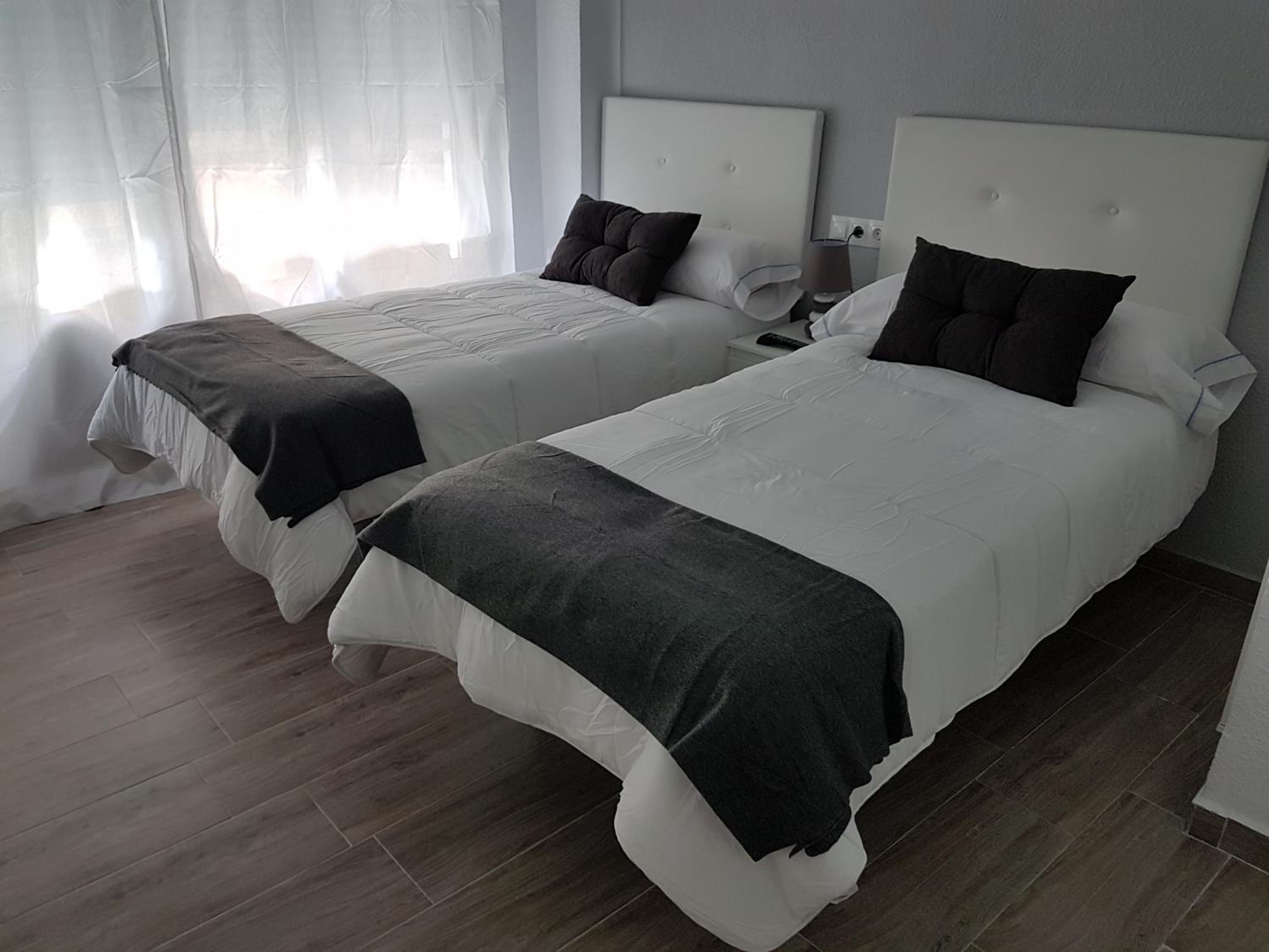Habitación Estándar con Dos Camas y Baño Compartido