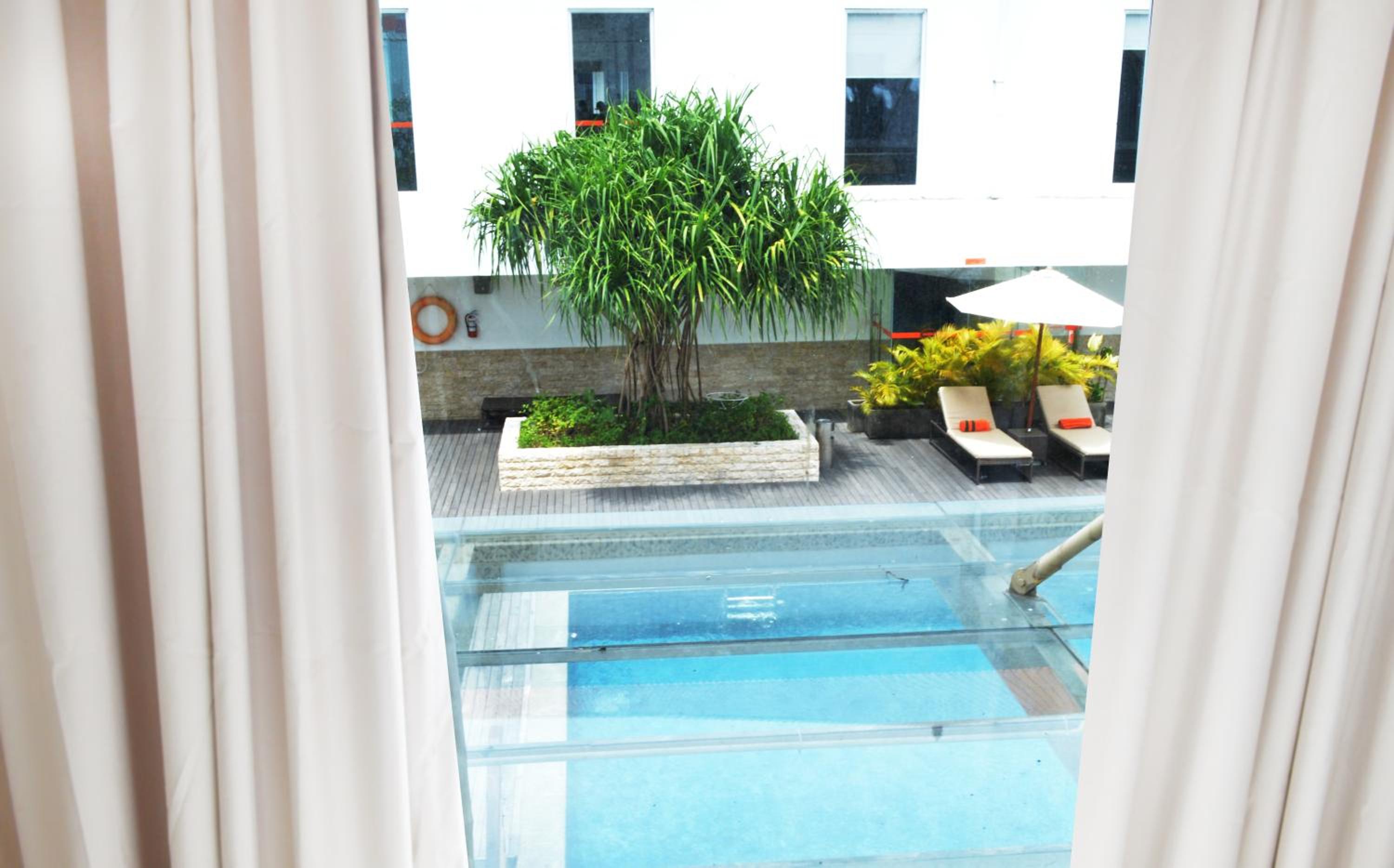 HARRIS Deluxe Pool View - Photo 2
