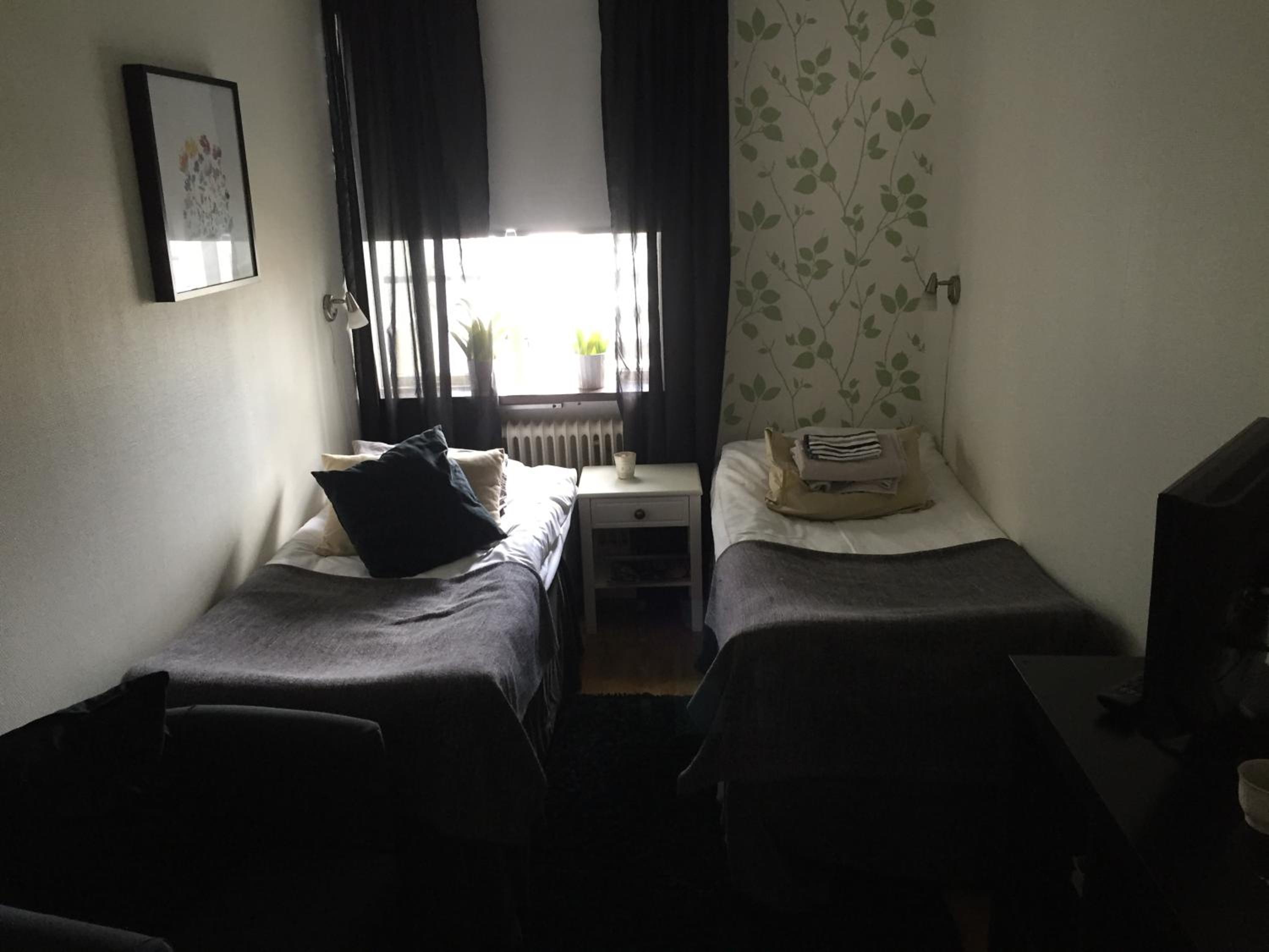 Double or Twin Room with Private Bathroom - Photo 2