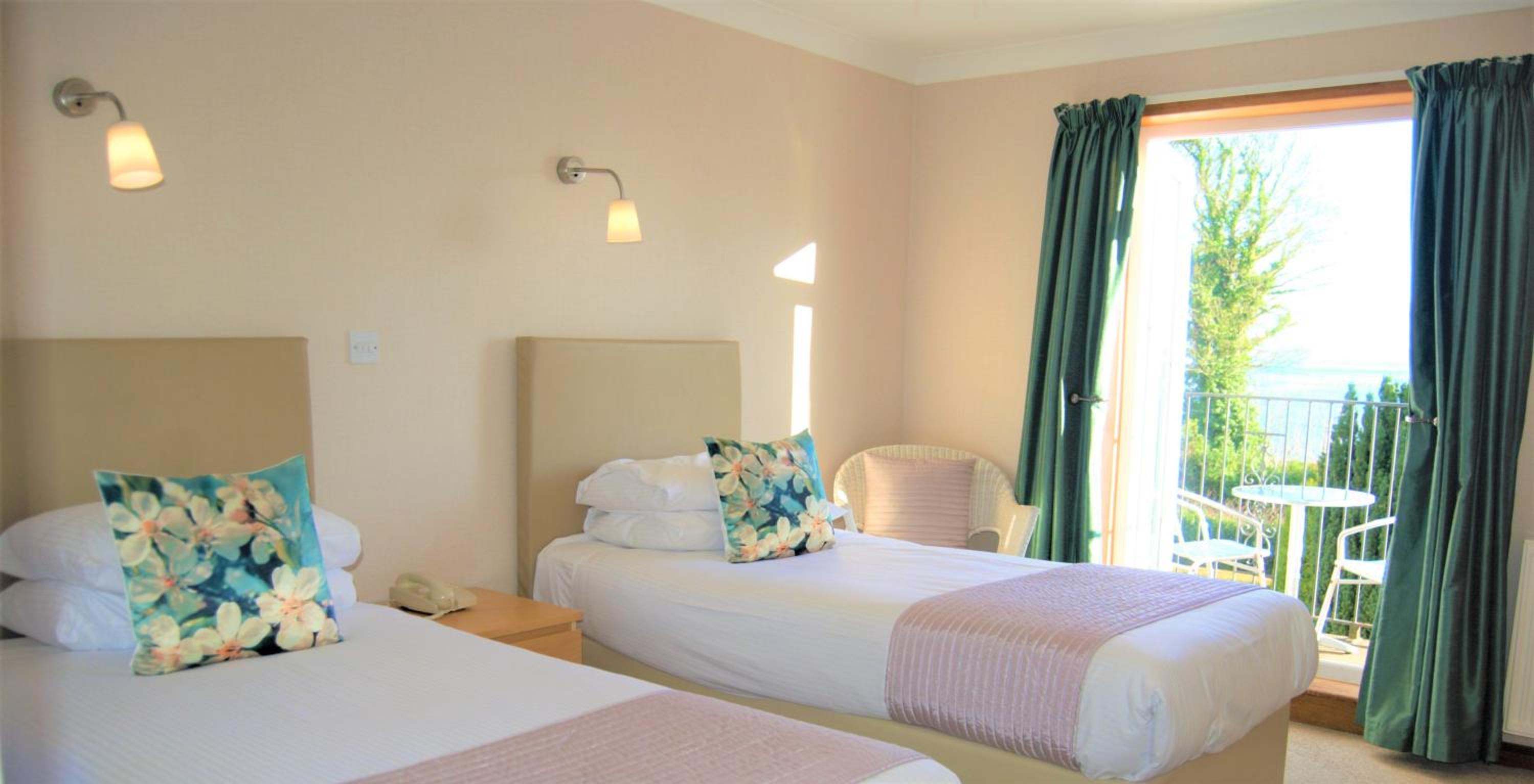 Twin Room with Sea View and Balcony - Photo 5