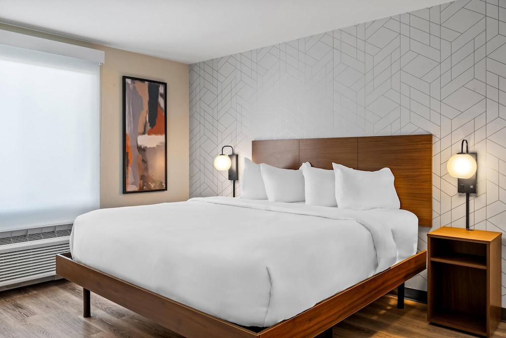 Suite, 1 King Bed, Non Smoking photo 1