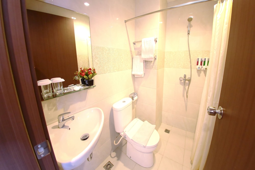 Premier Twin Room, City View photo 3