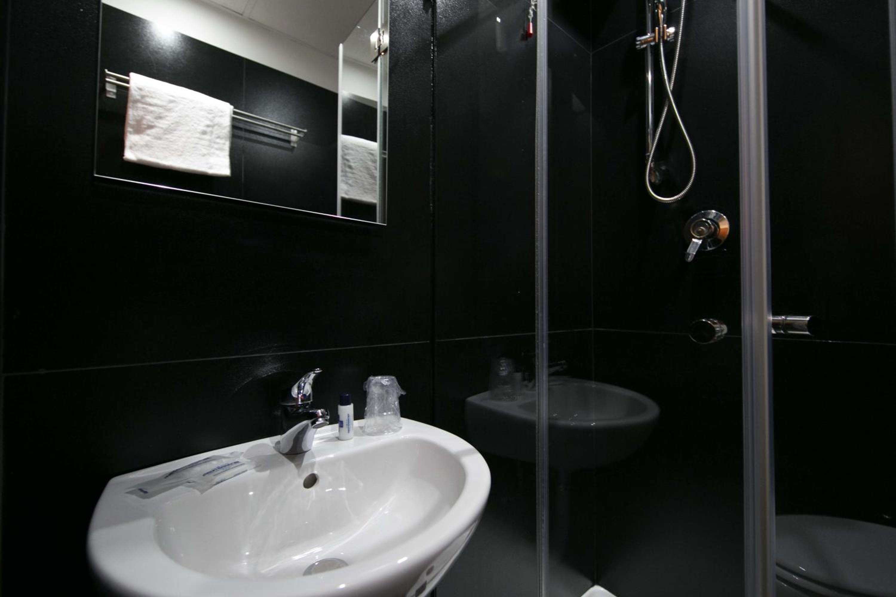 Single Room - Photo 7