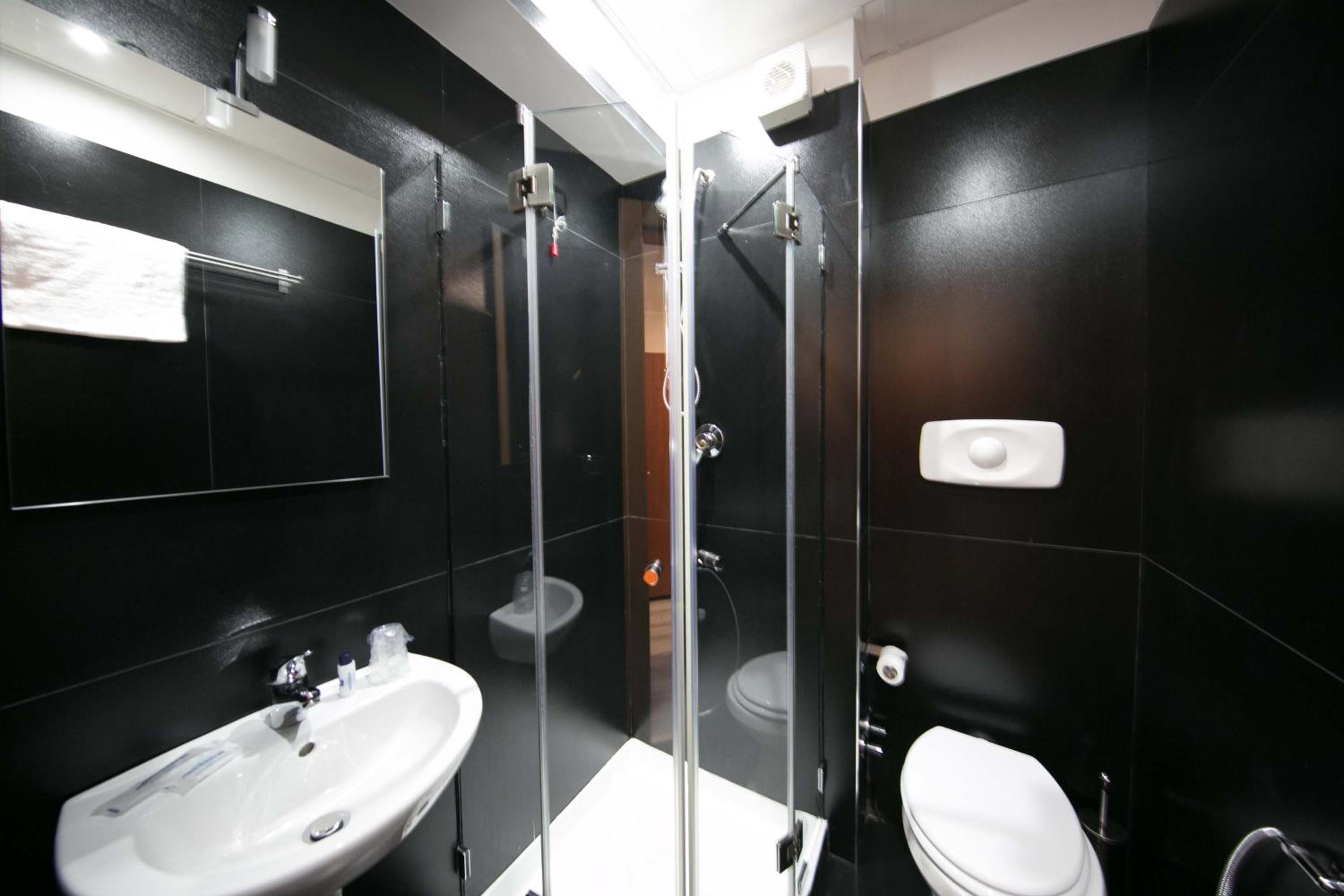Single Room - Photo 6