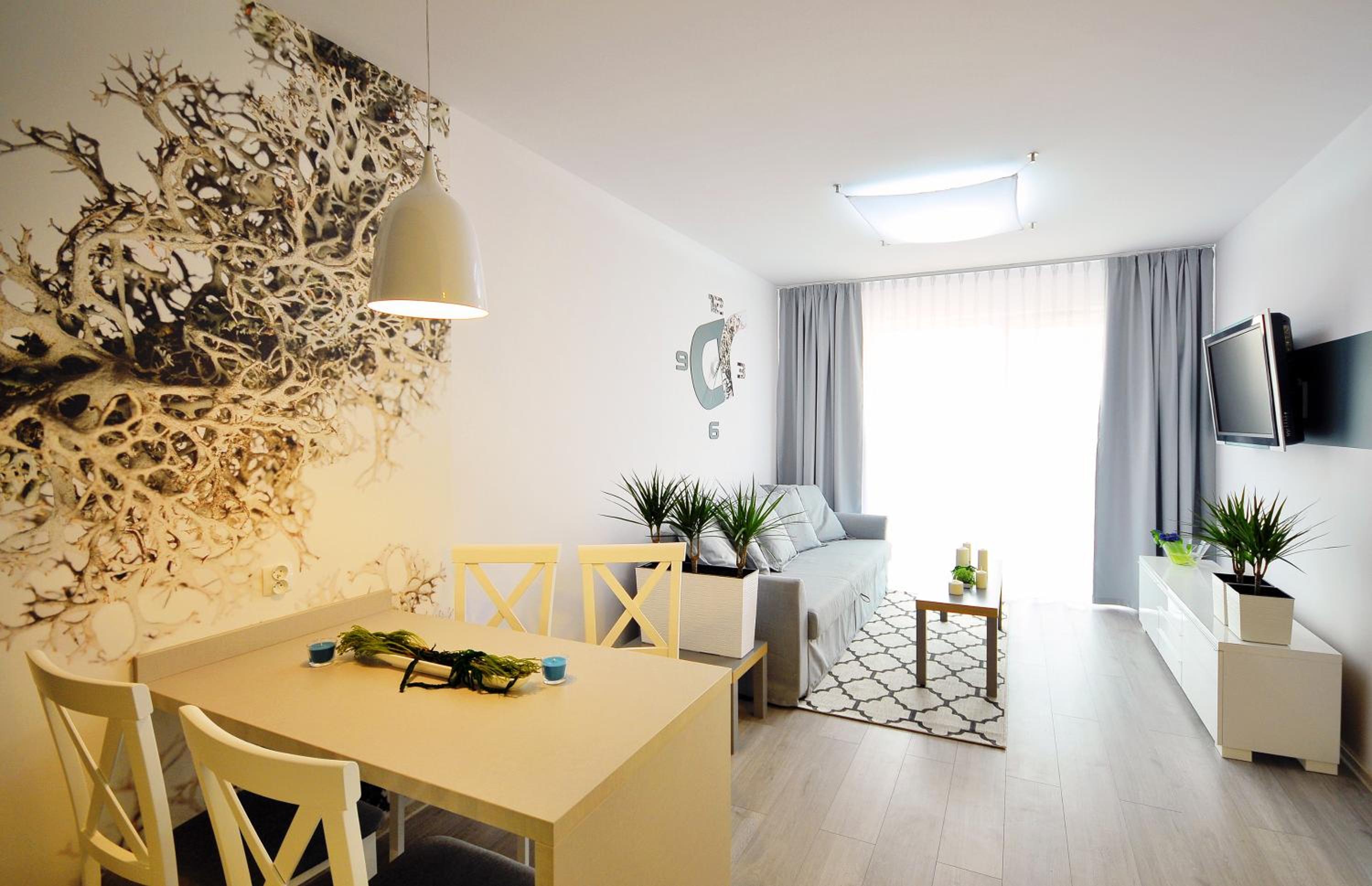 Apartment with Balcony - Photo 2