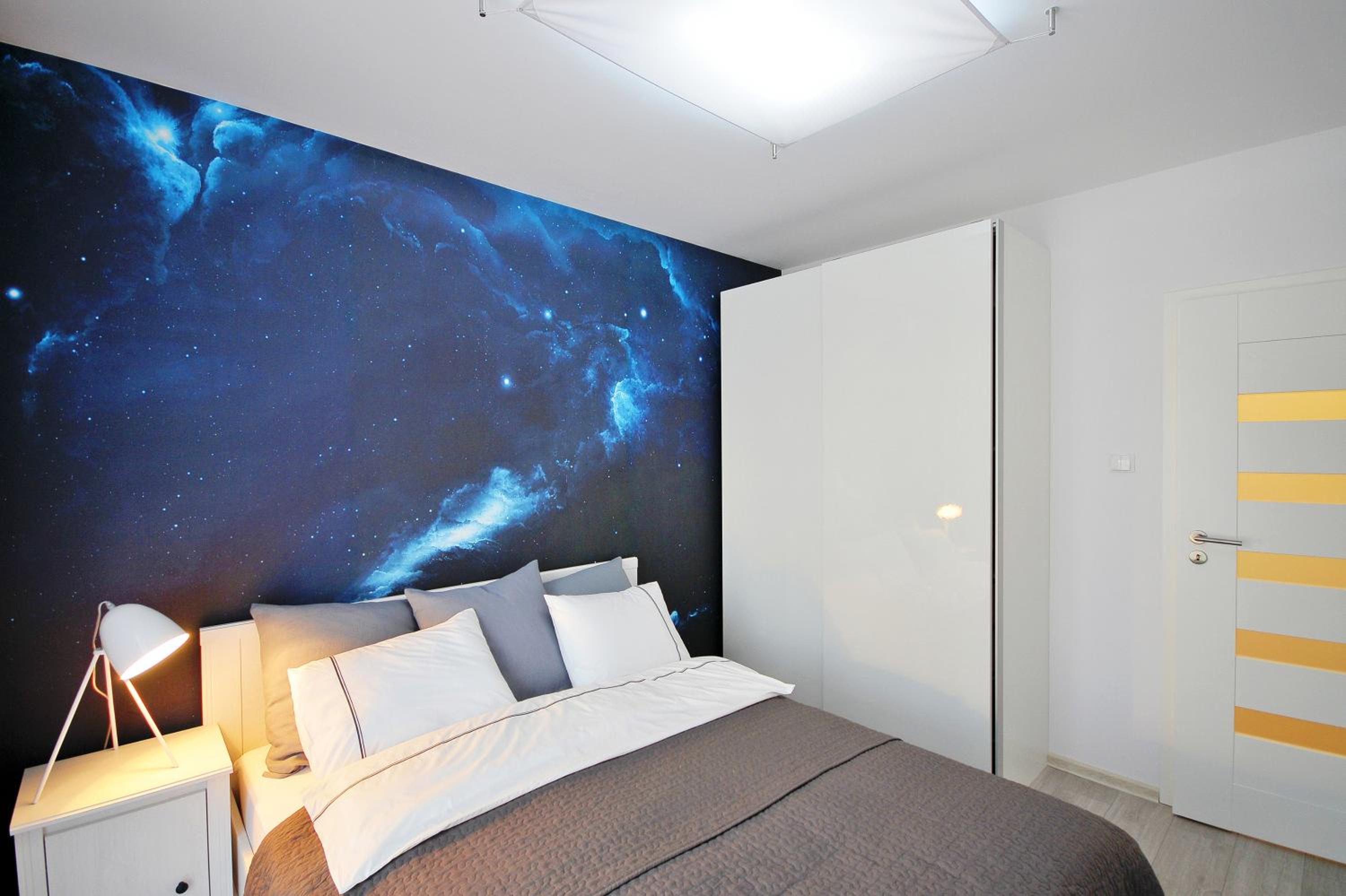 Apartment with Balcony - Photo 8