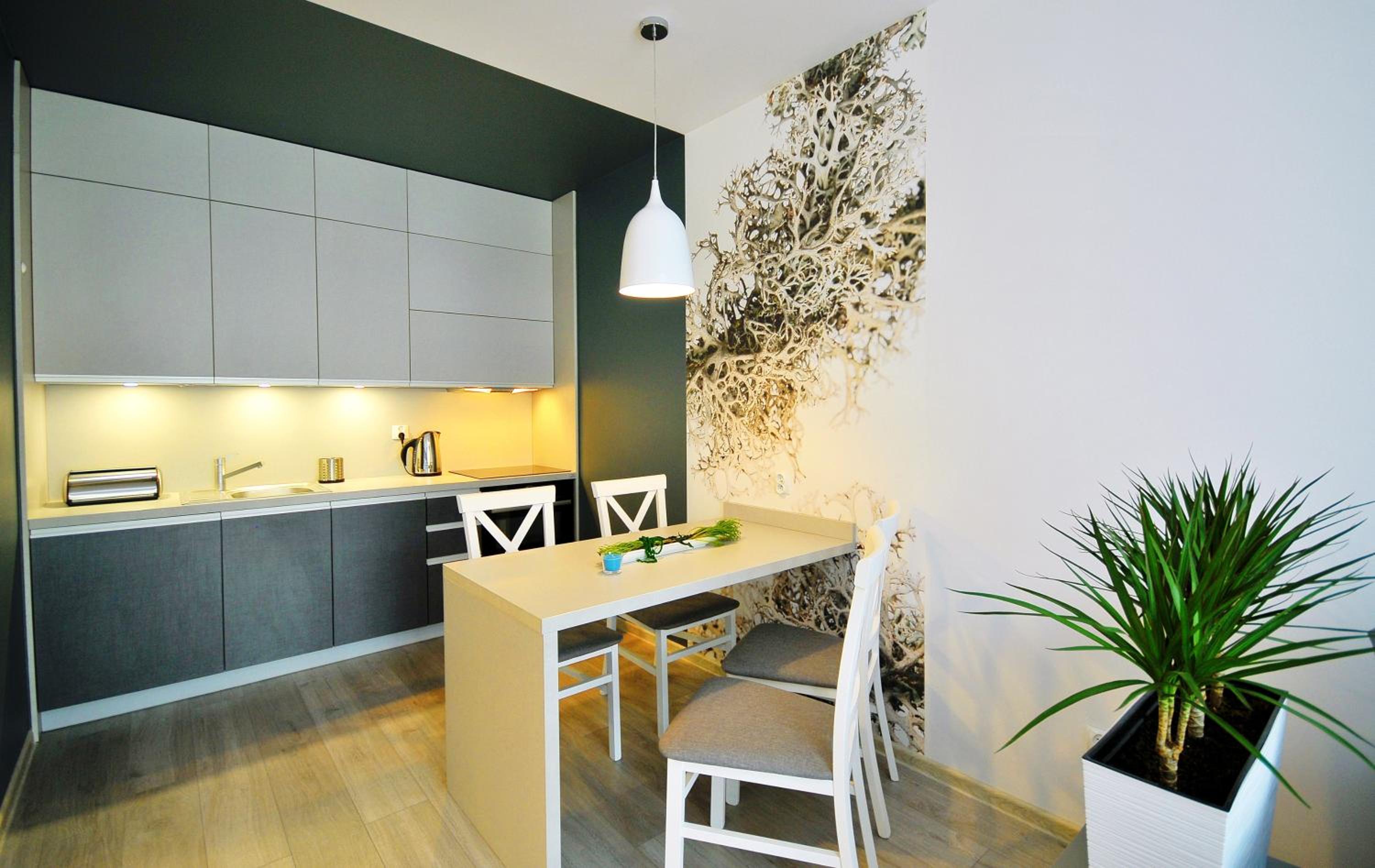 Apartment with Balcony - Photo 9