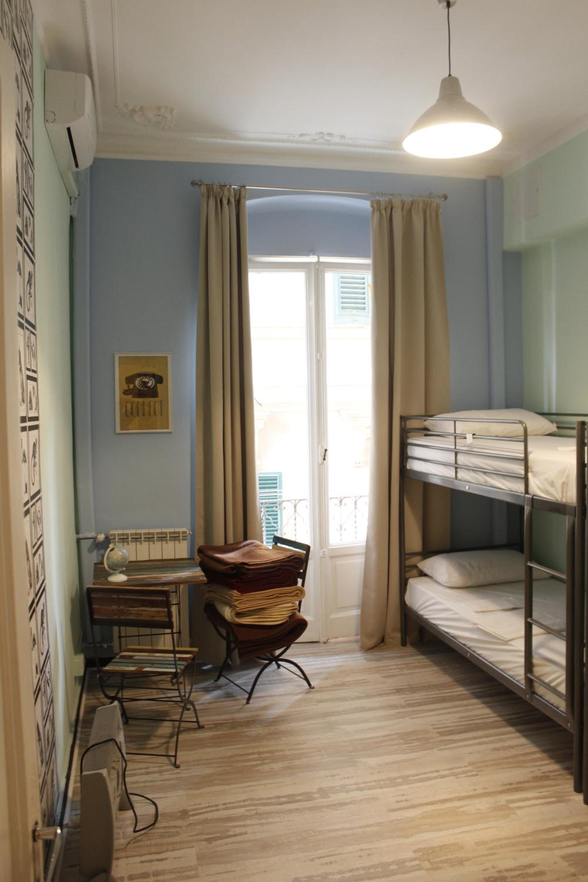 Bed in 4-Bed Mixed Dormitory Room photo 2