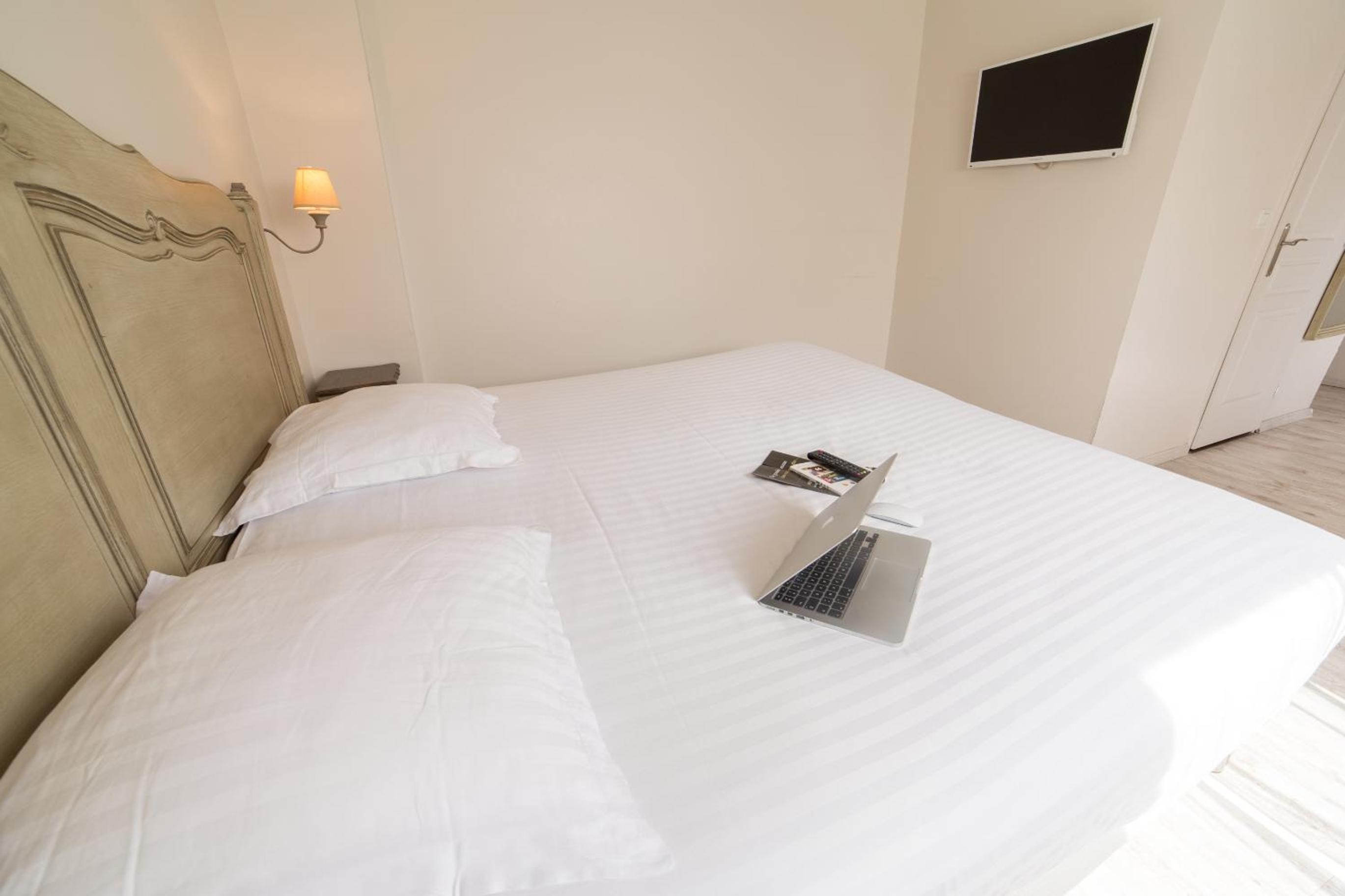 Standard Double or Twin Room photo 3
