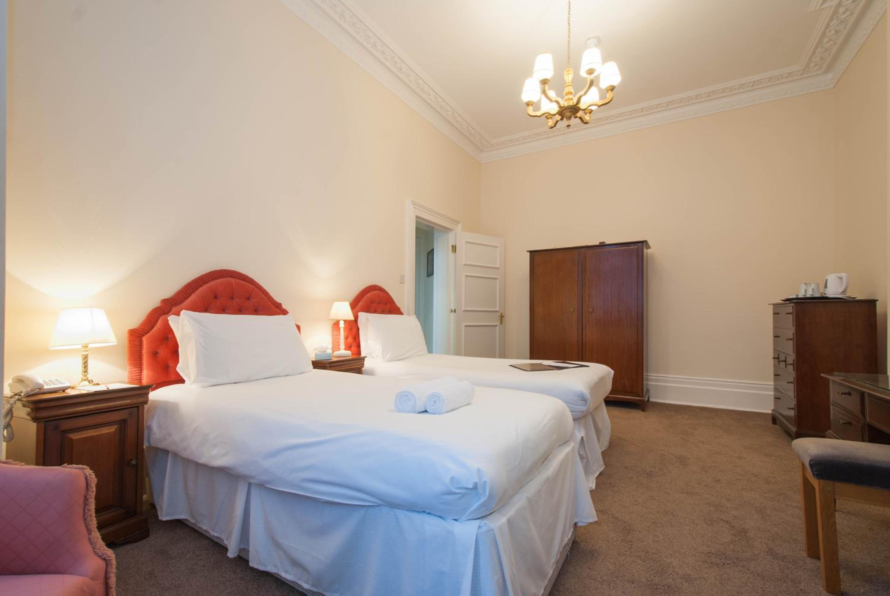 Standard Twin Room - Photo 1