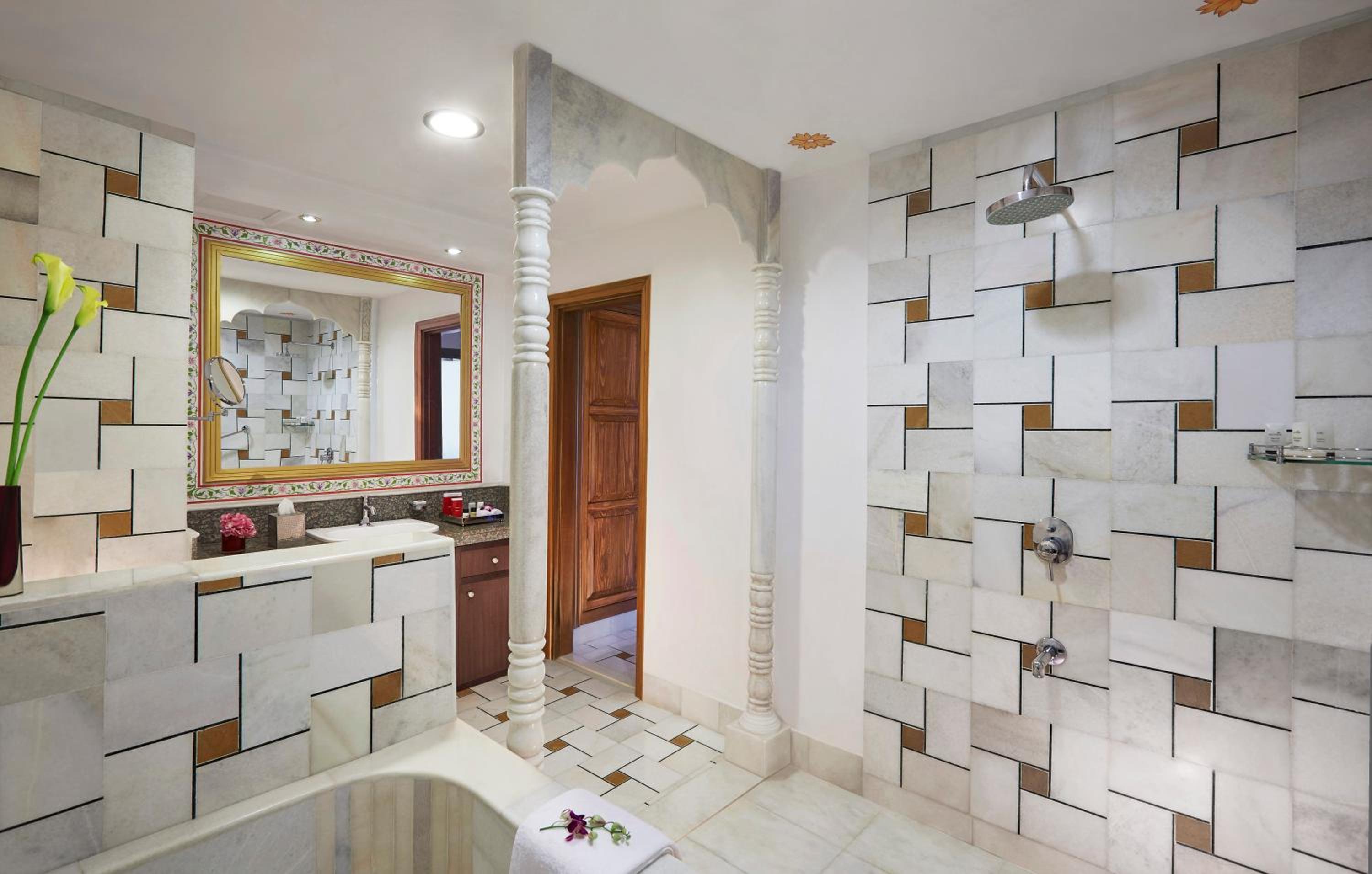 Executive Suite with Aravalli View photo 2