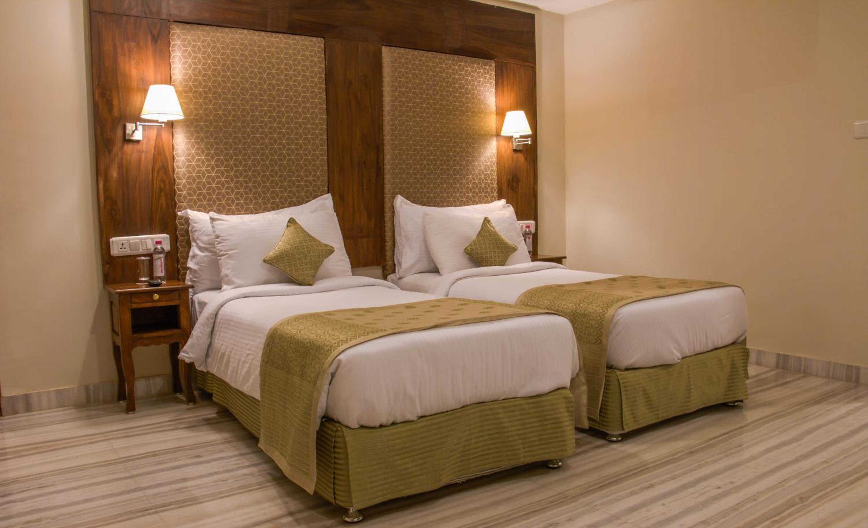 Deluxe Twin Room - Photo 2