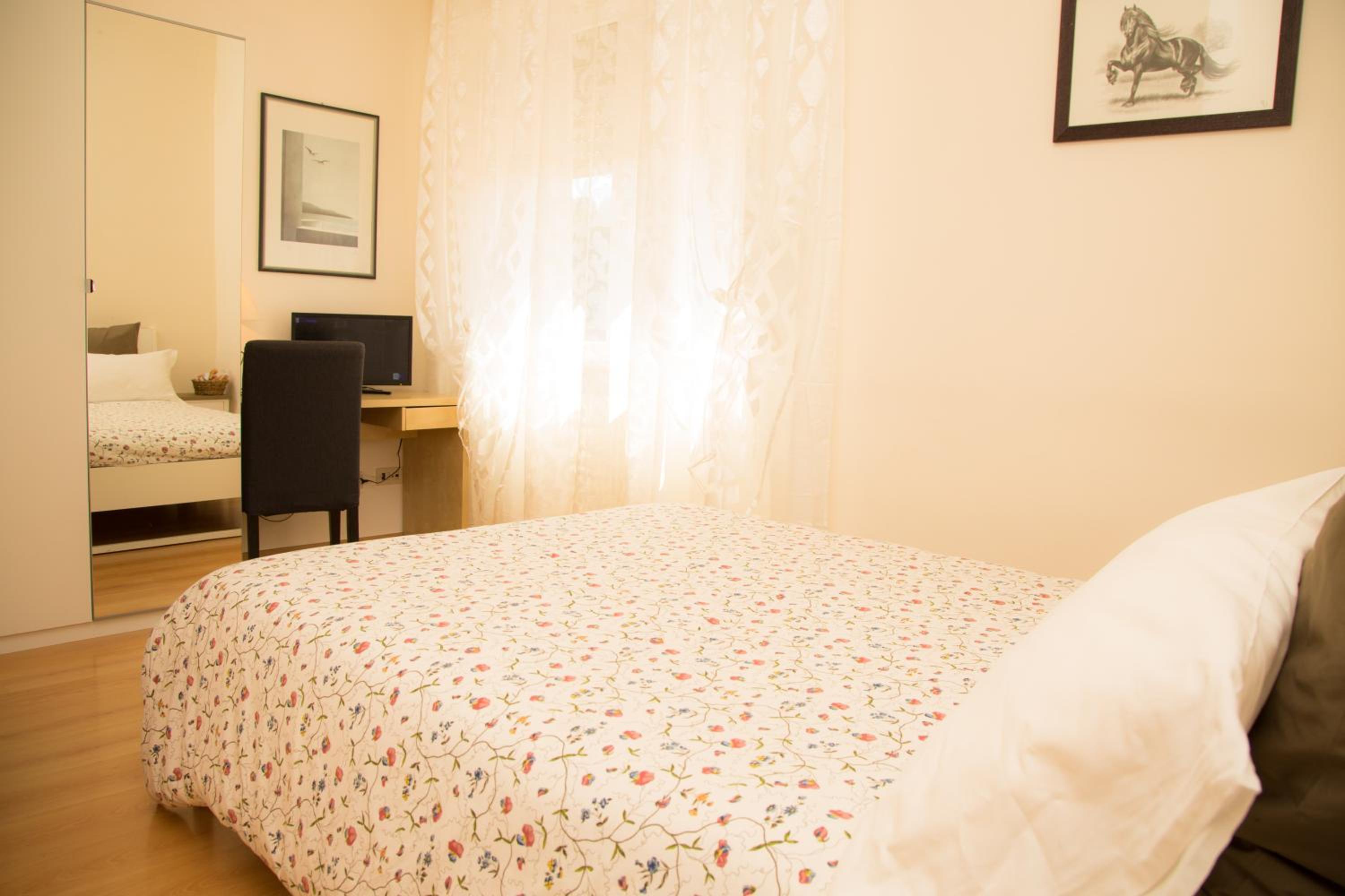 Single Room photo 2