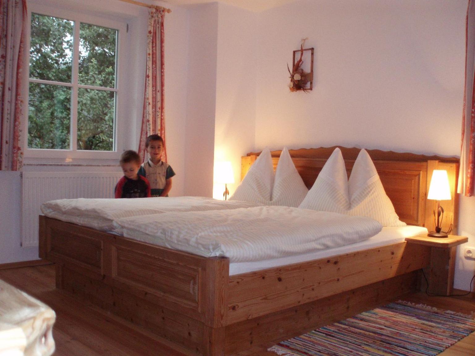 Deluxe Double Room with Shower - Photo 3
