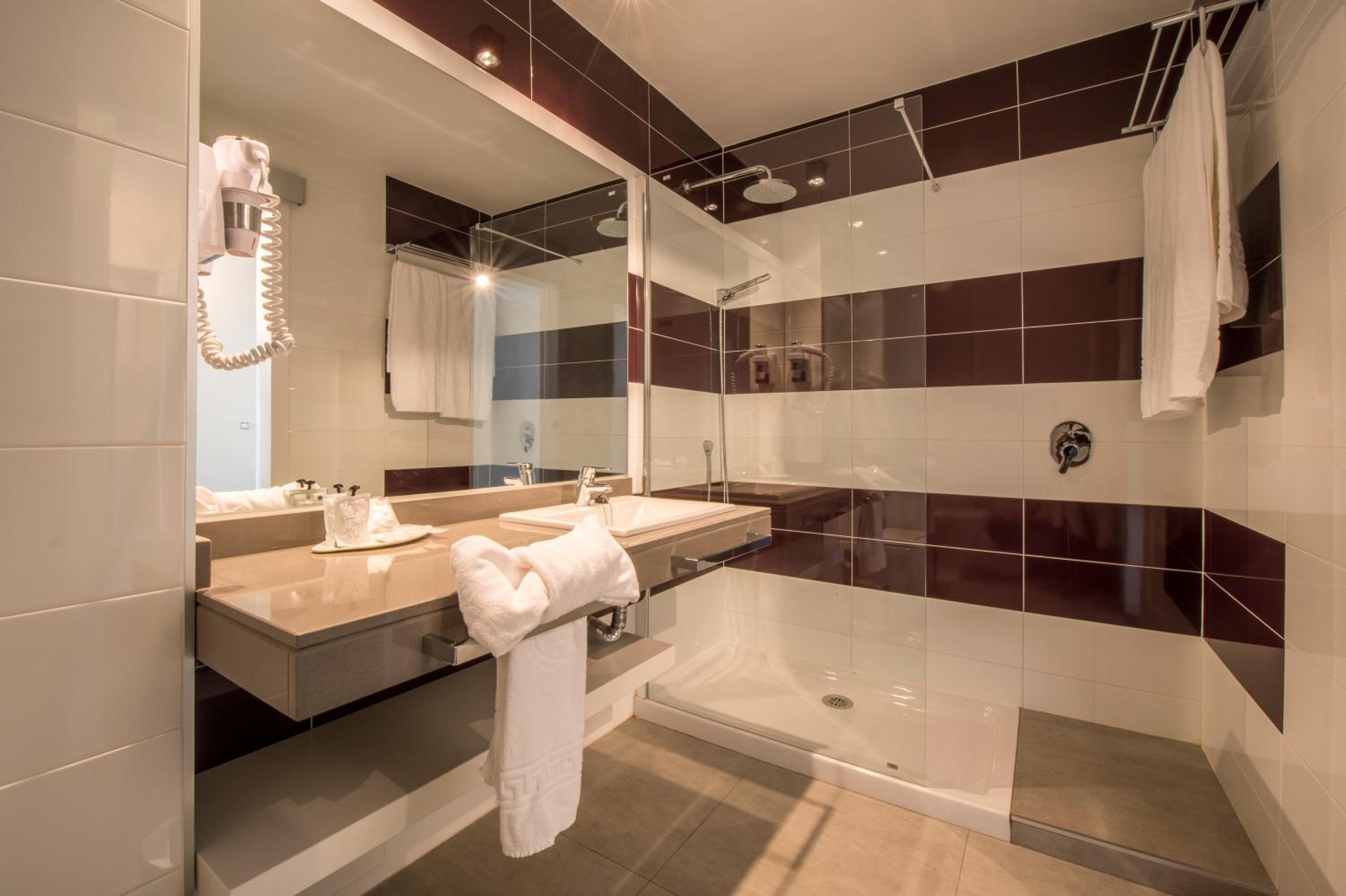 Superior Twin Room with City View