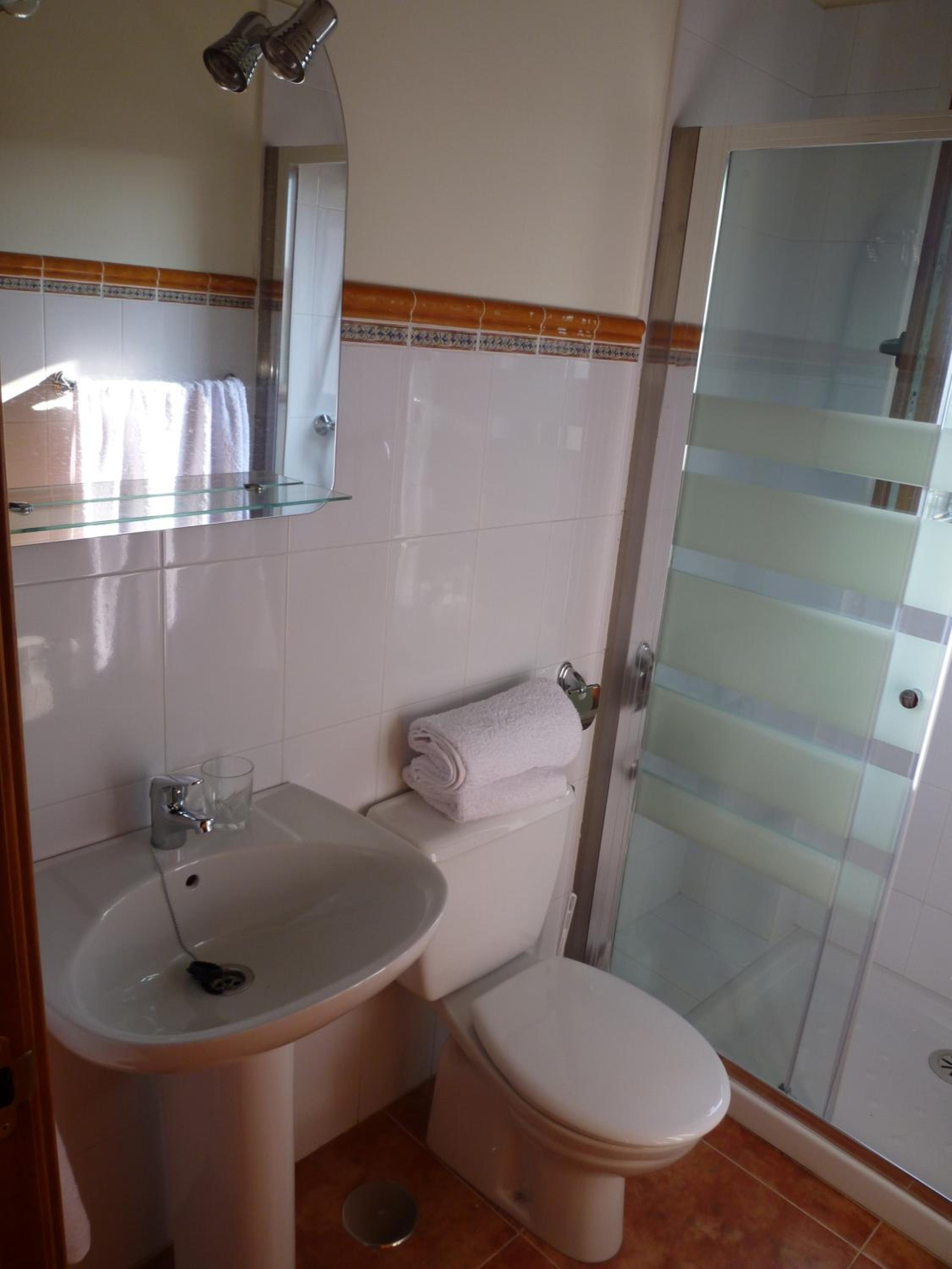 One-Bedroom Apartment (2 - 3 Adults) photo 2