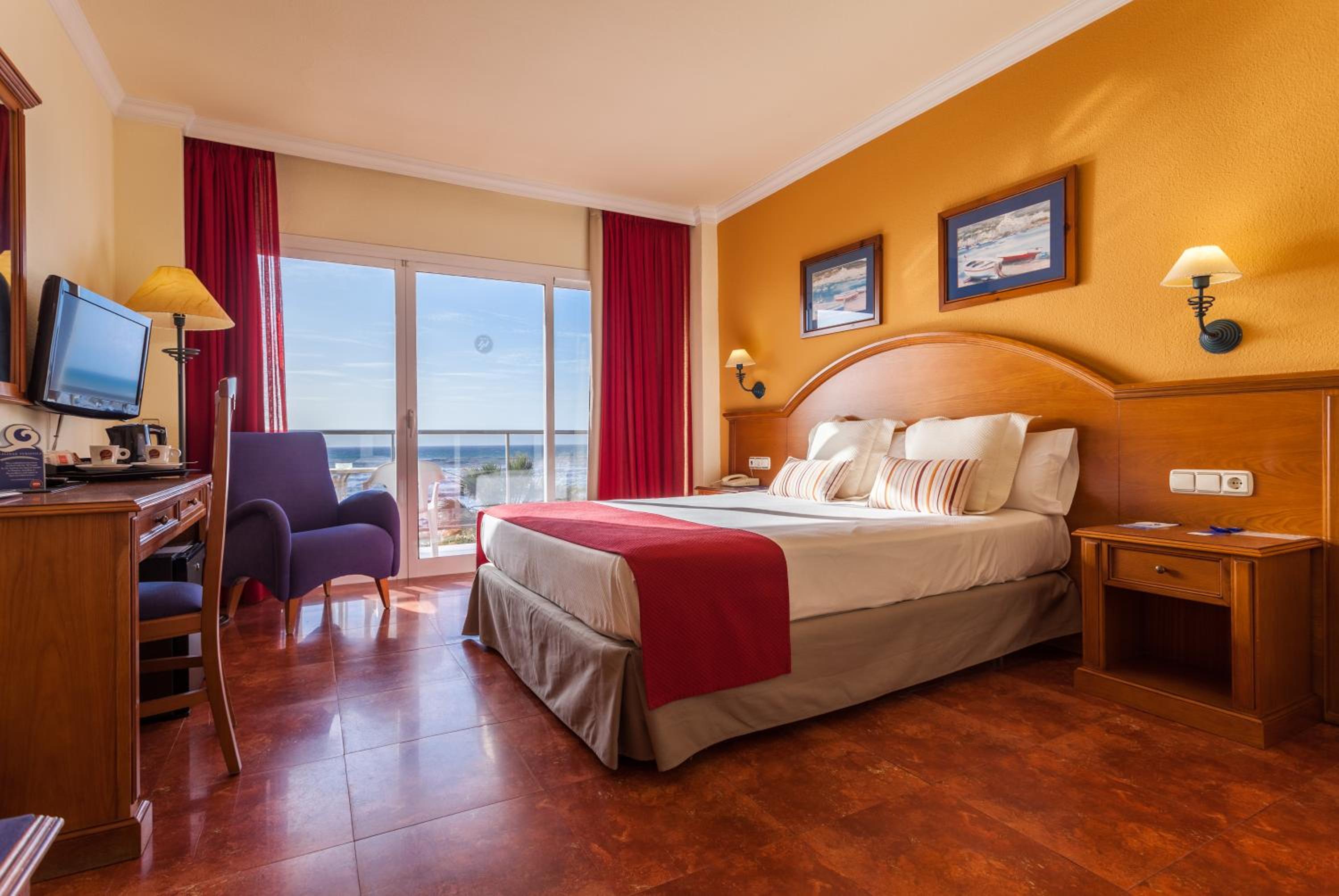 Double or Twin Room with Sea View - Photo 9