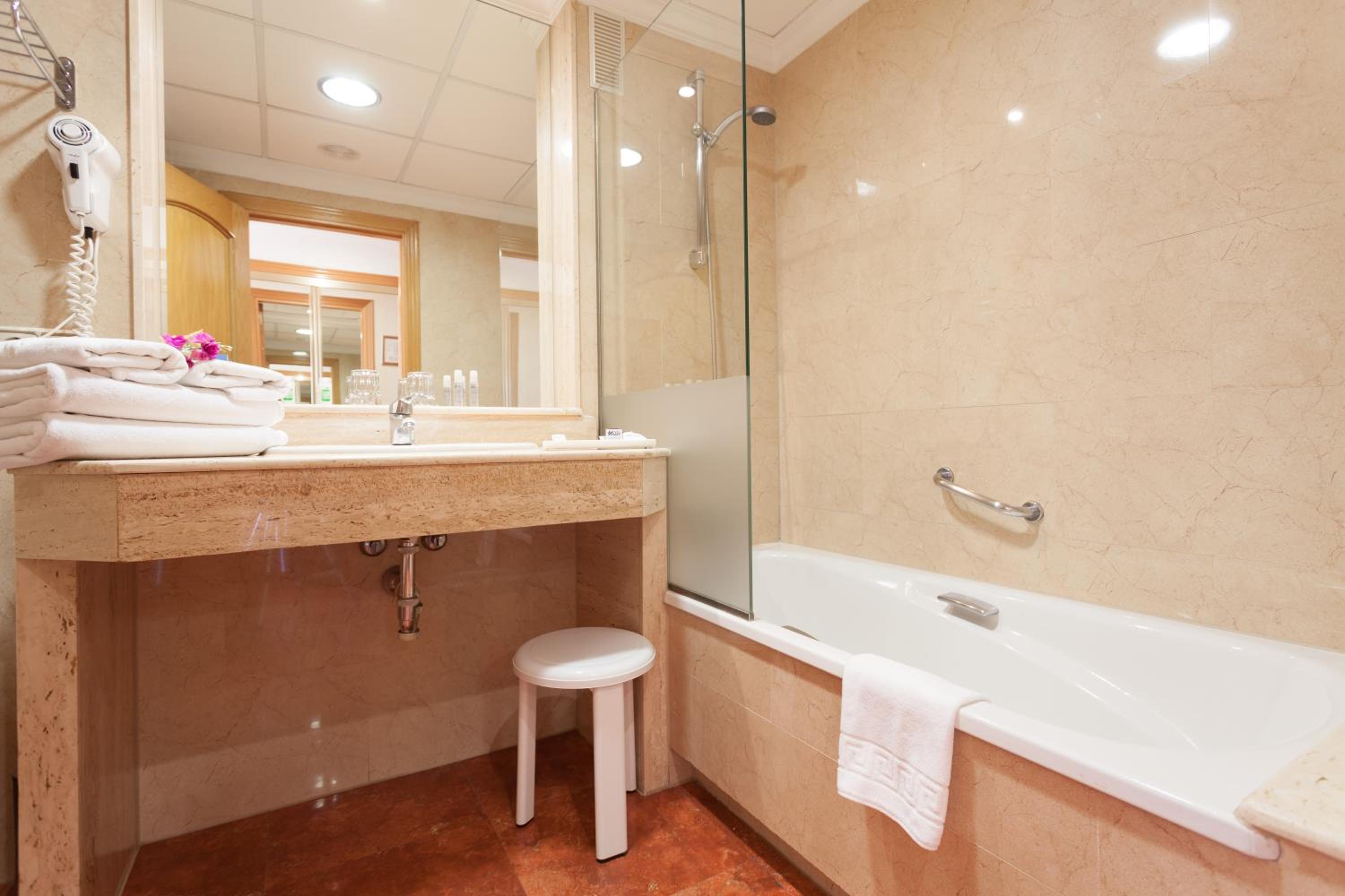 Double Room with Sea View - Photo 4