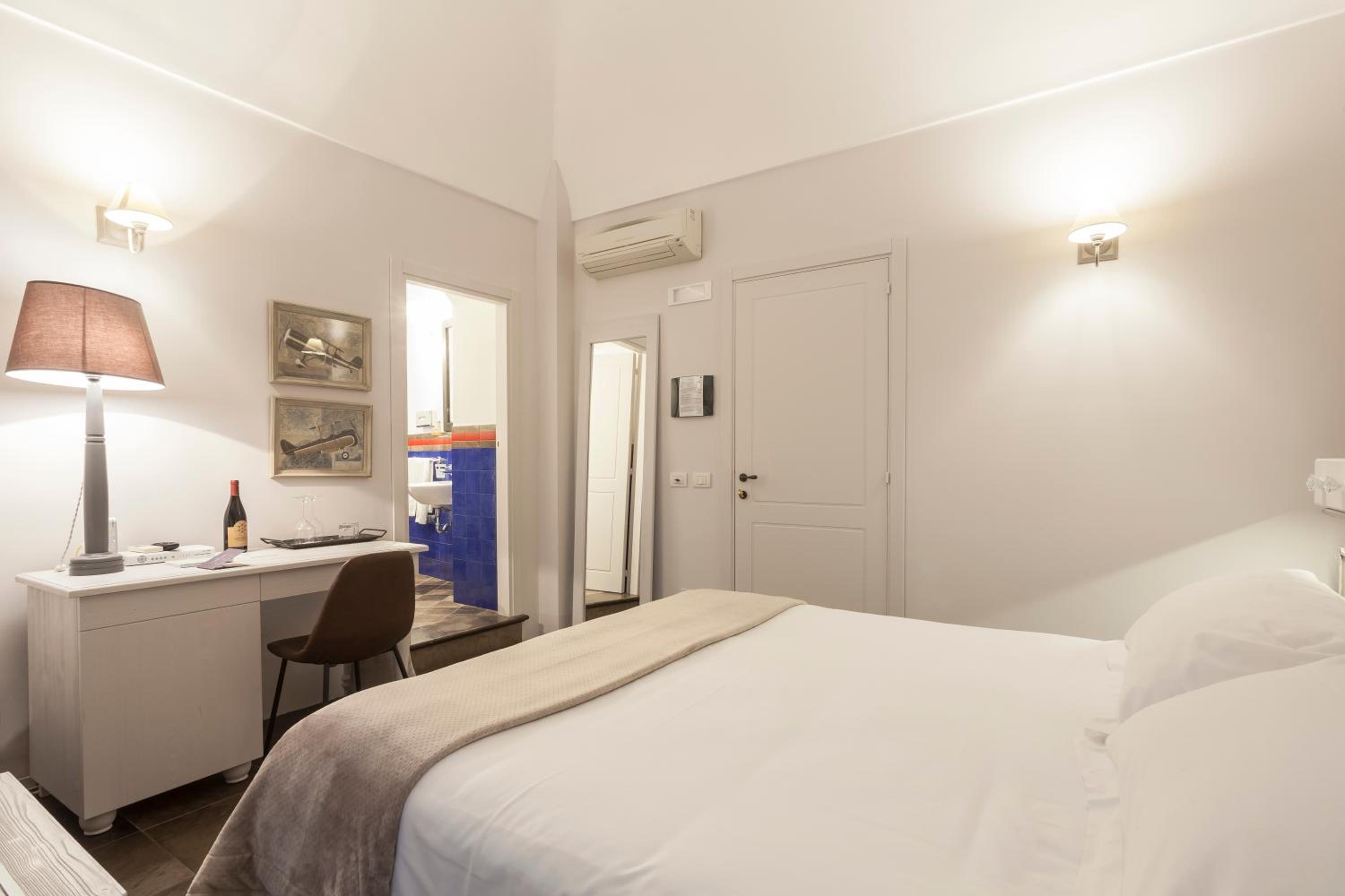 Standard Double Room - Photo 5
