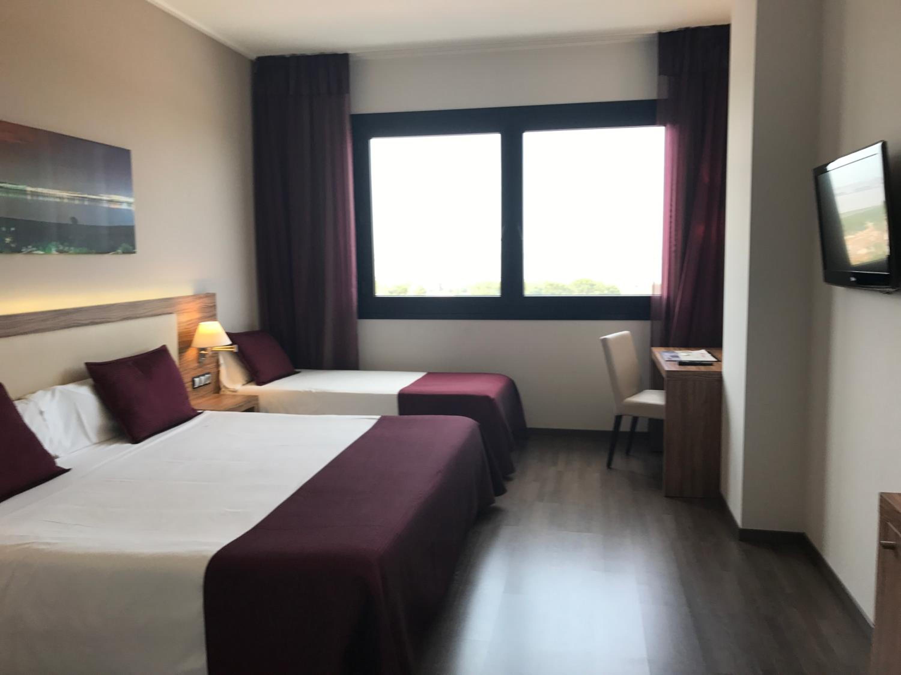 Triple Room with Lake View - Photo 4