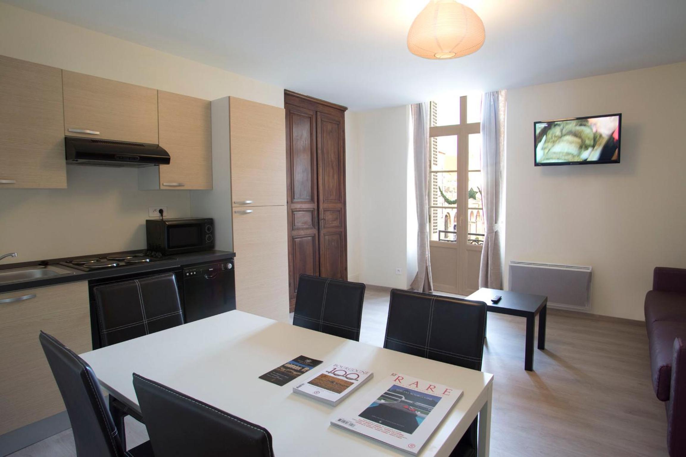 One-Bedroom Apartment - Photo 1
