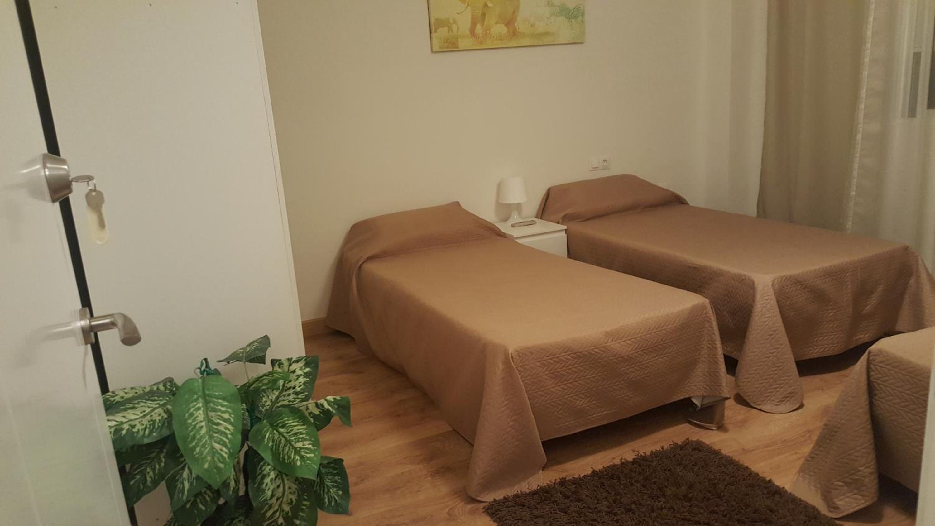 Habitación Triple Básica con Baño Compartido