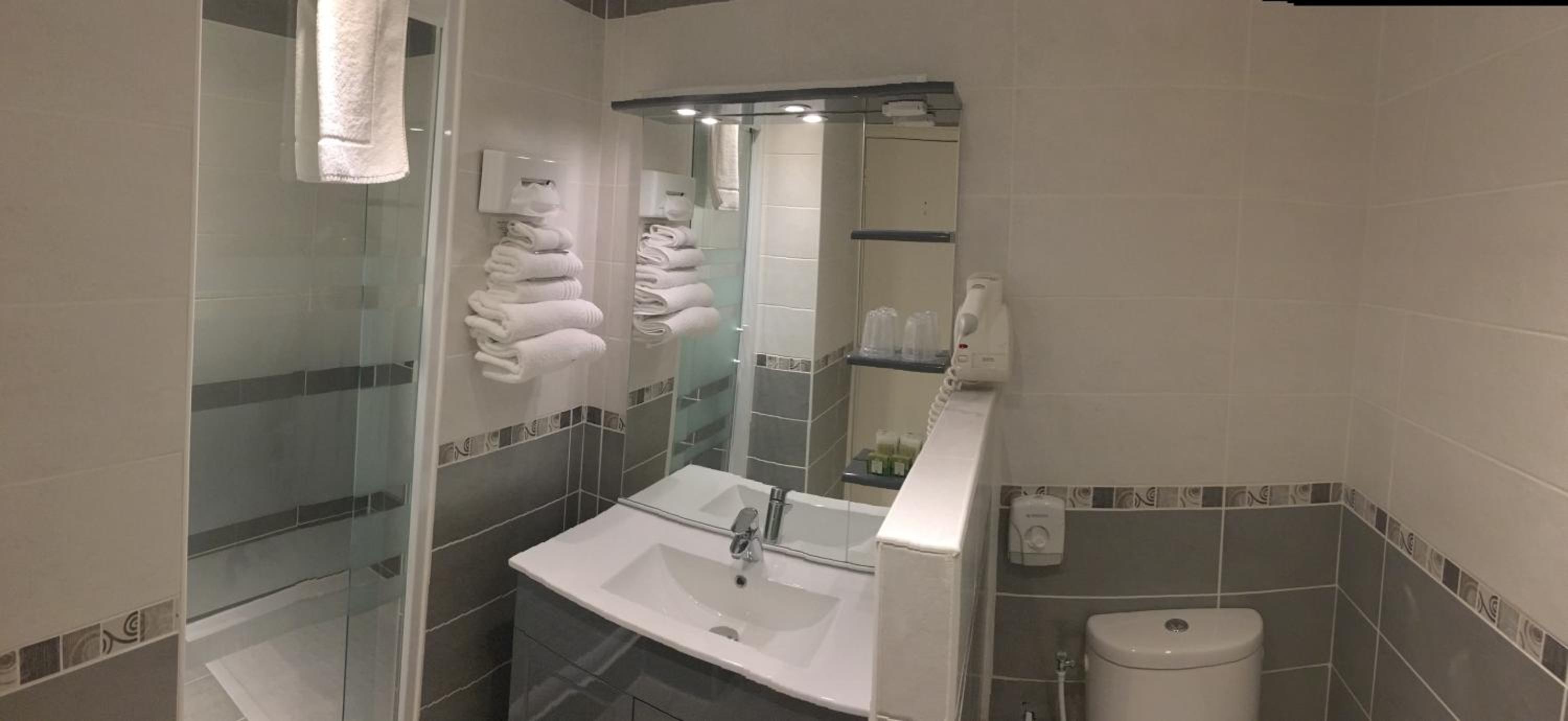 Twin Room with Shared Terrace photo 2