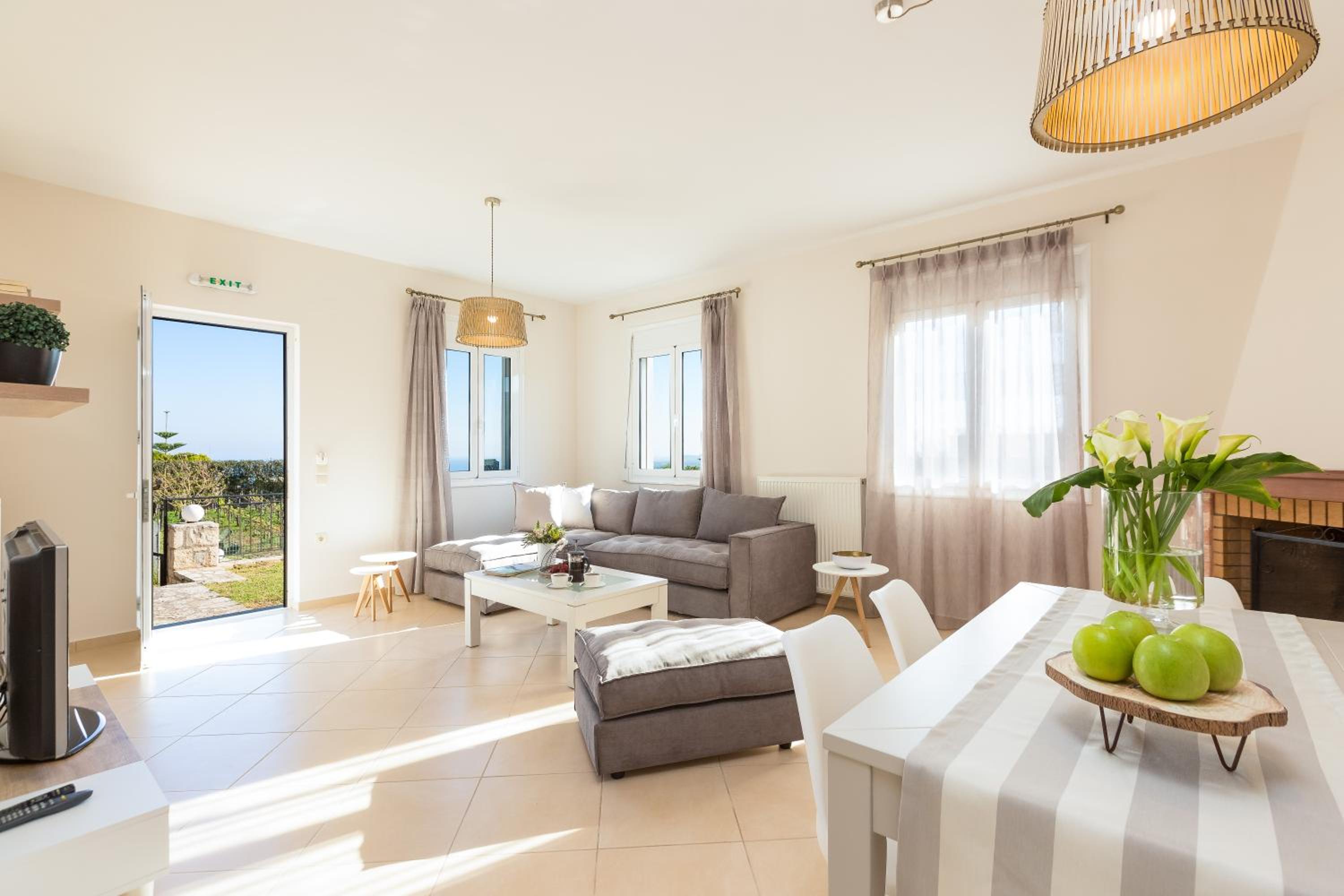 Villa 3 Chambres avec Piscine Privée - Ivi