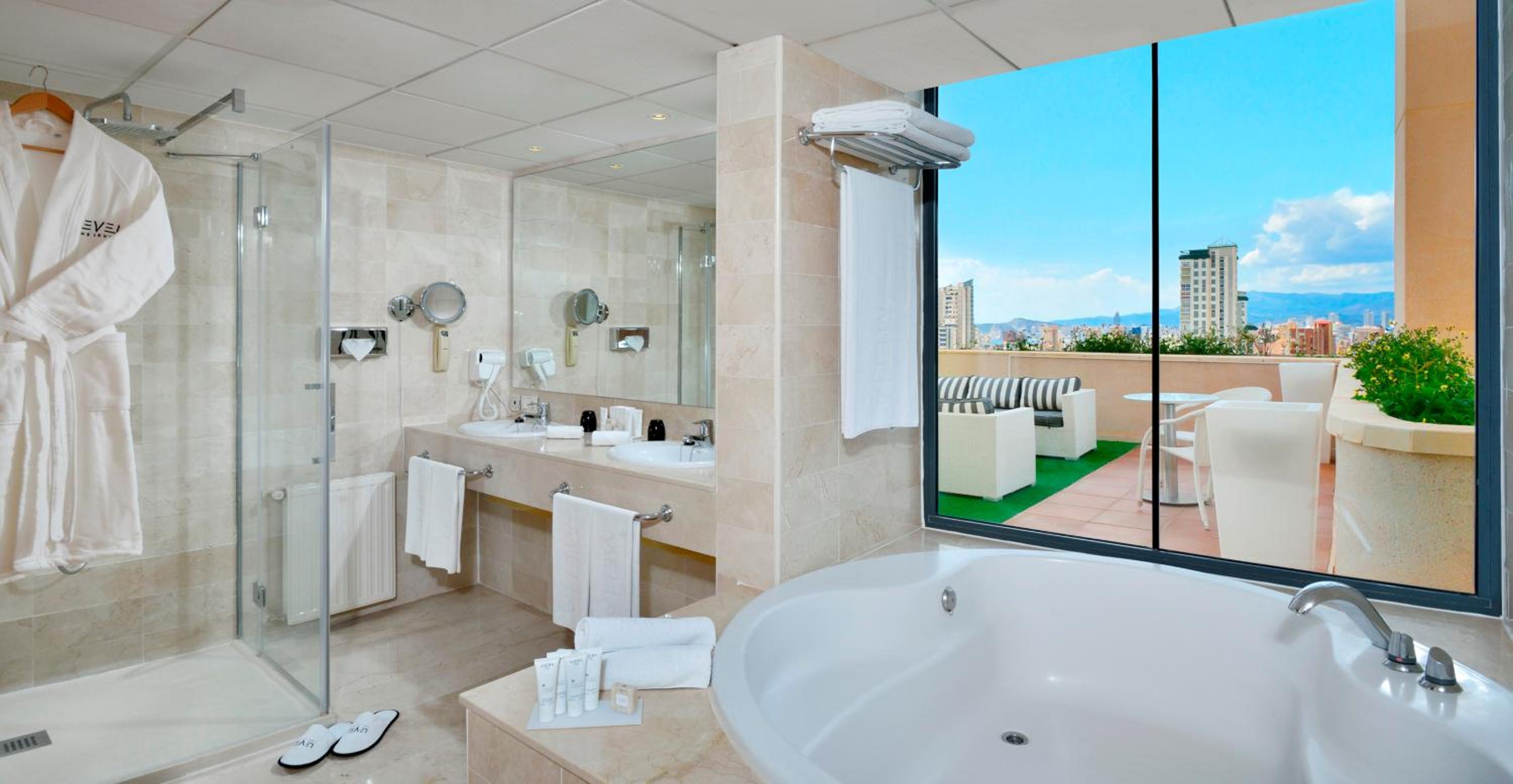 The Level Junior Suite with Executive Lounge Access - Photo 2