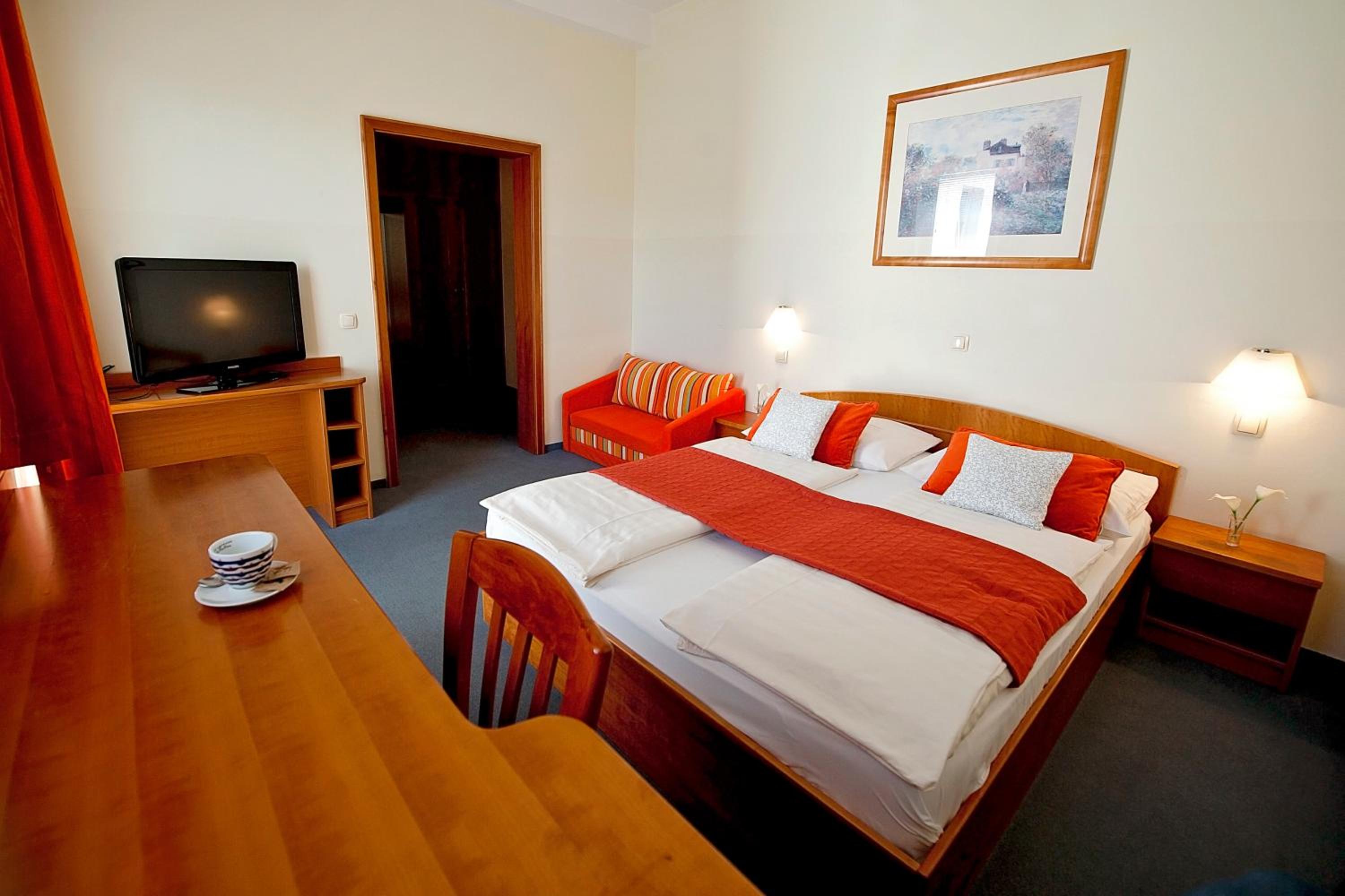 Double or Twin Room - Main Building - Photo 4