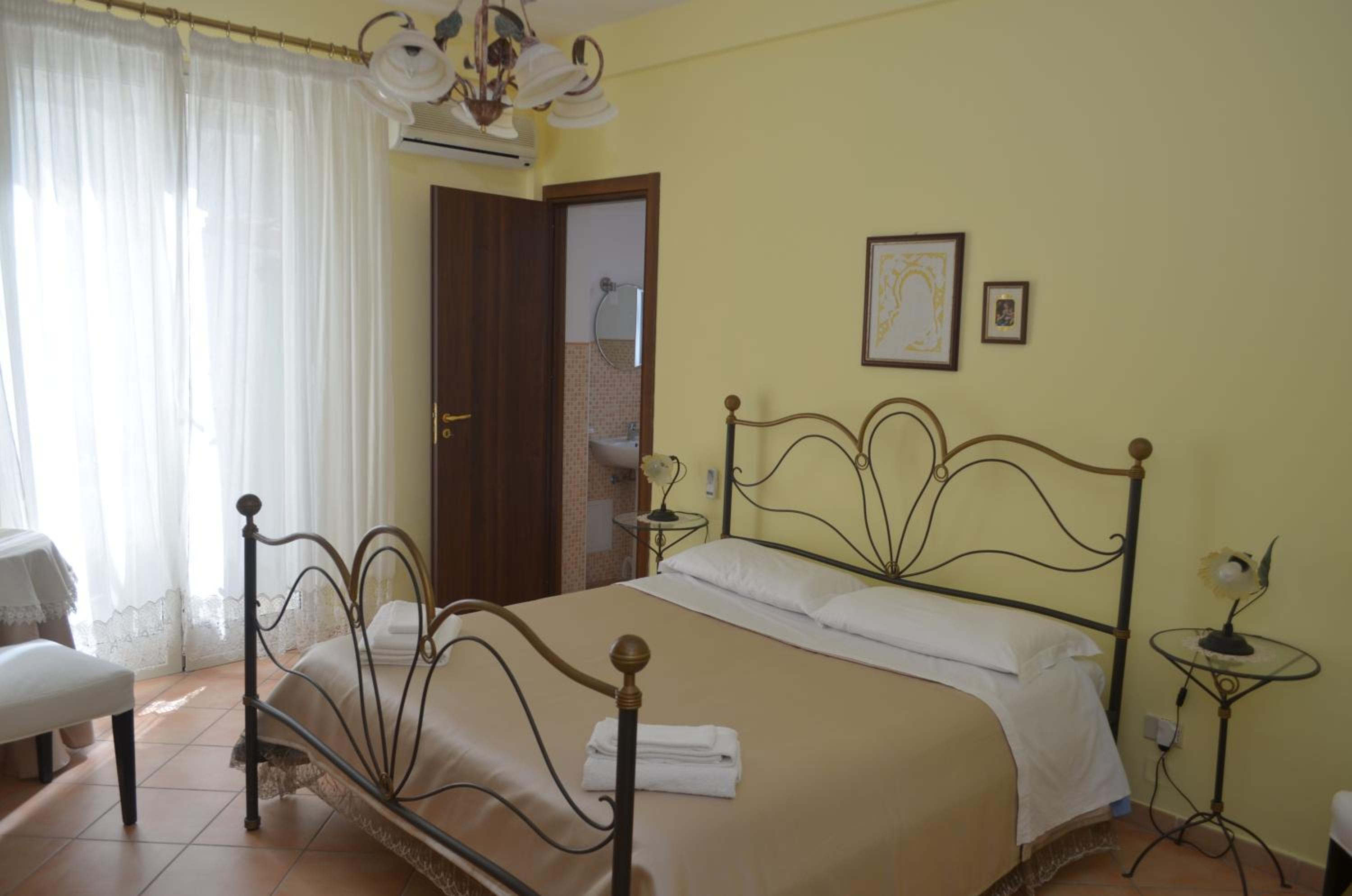 Double Room with Terrace - Photo 4