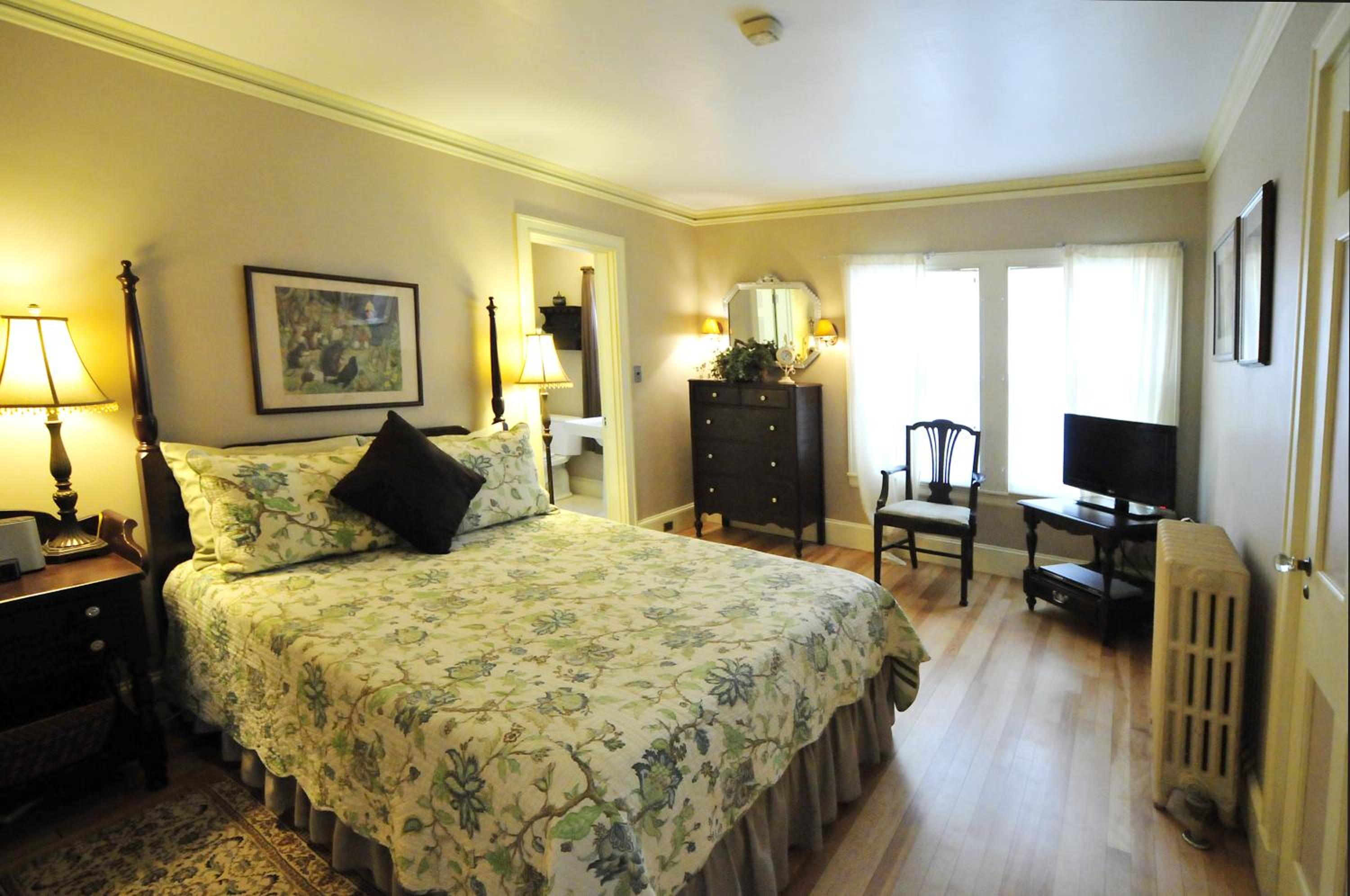 Queen Room with Garden View photo 3