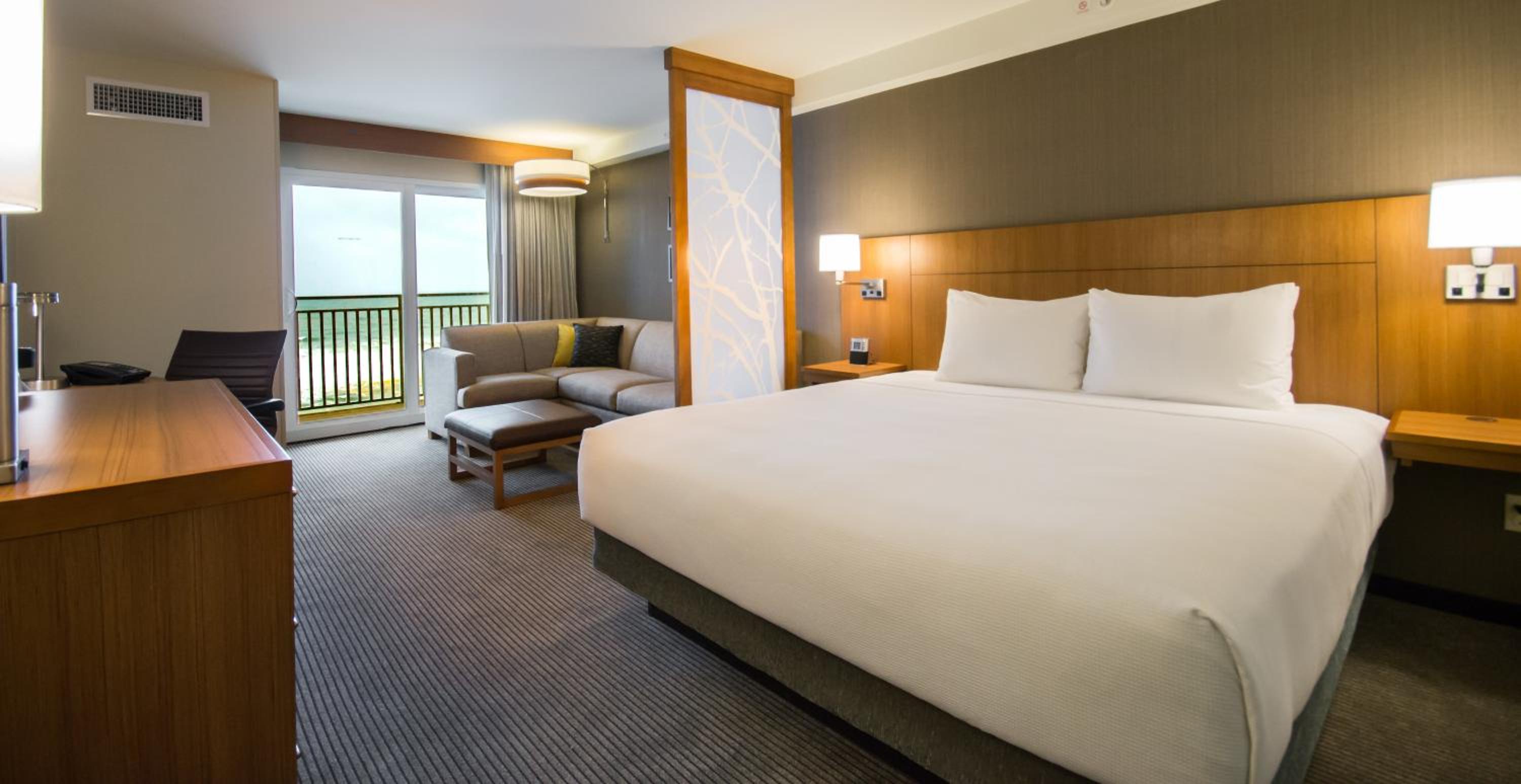 King Room with Sofa Bed - Oceanfront - Photo 1