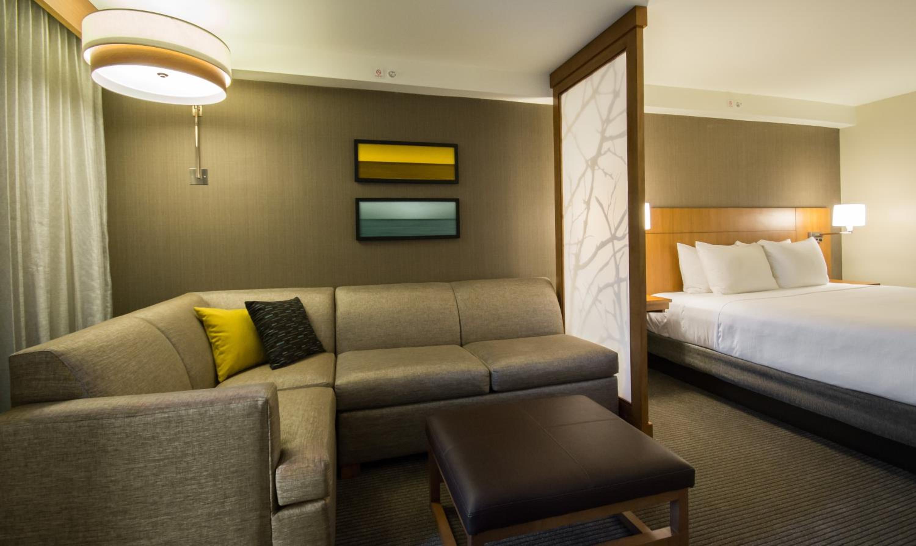 King Room with Sofa Bed - Oceanfront - Photo 3